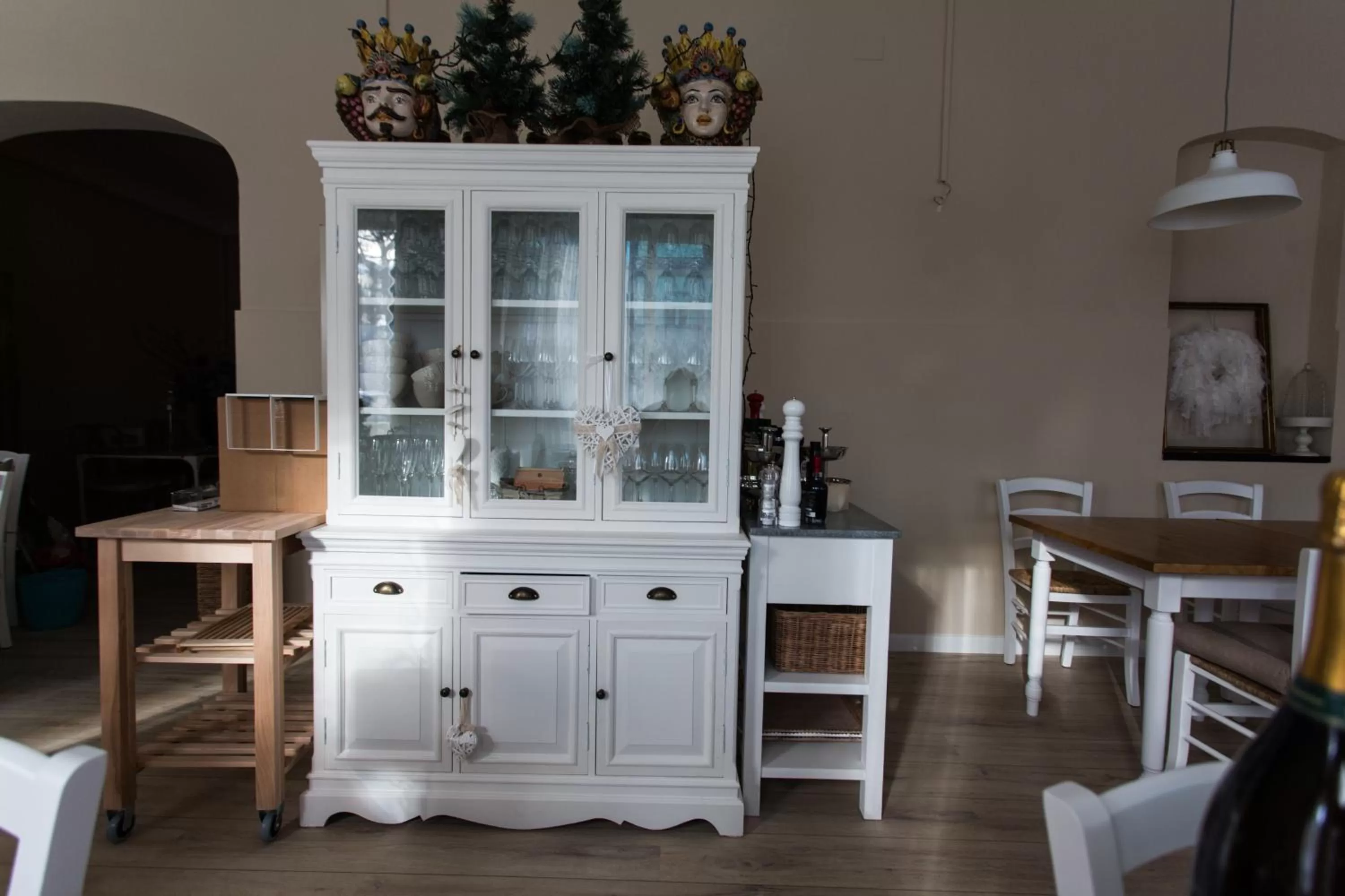 Restaurant/places to eat in 1920 Maison et Musique Hotel