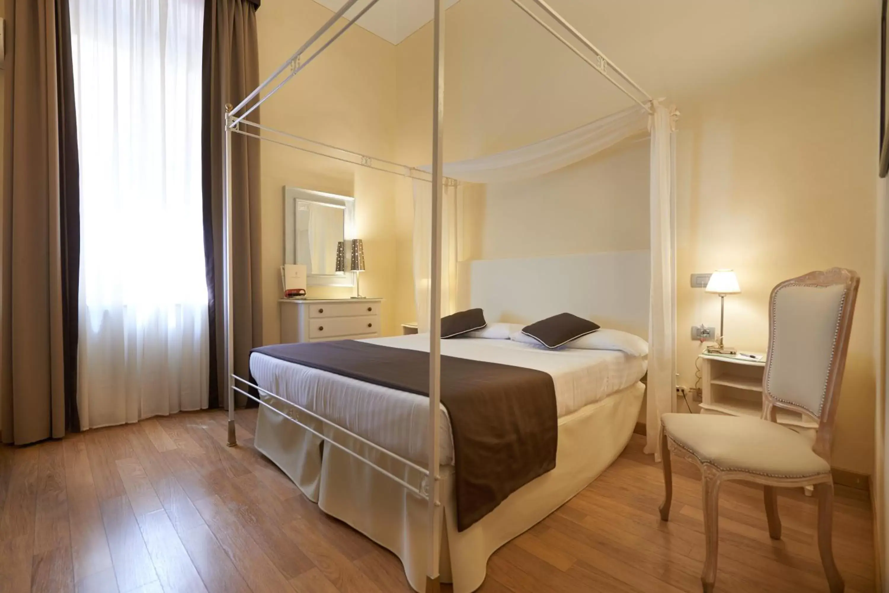 Photo of the whole room, Bed in Hotel Cosimo de' Medici
