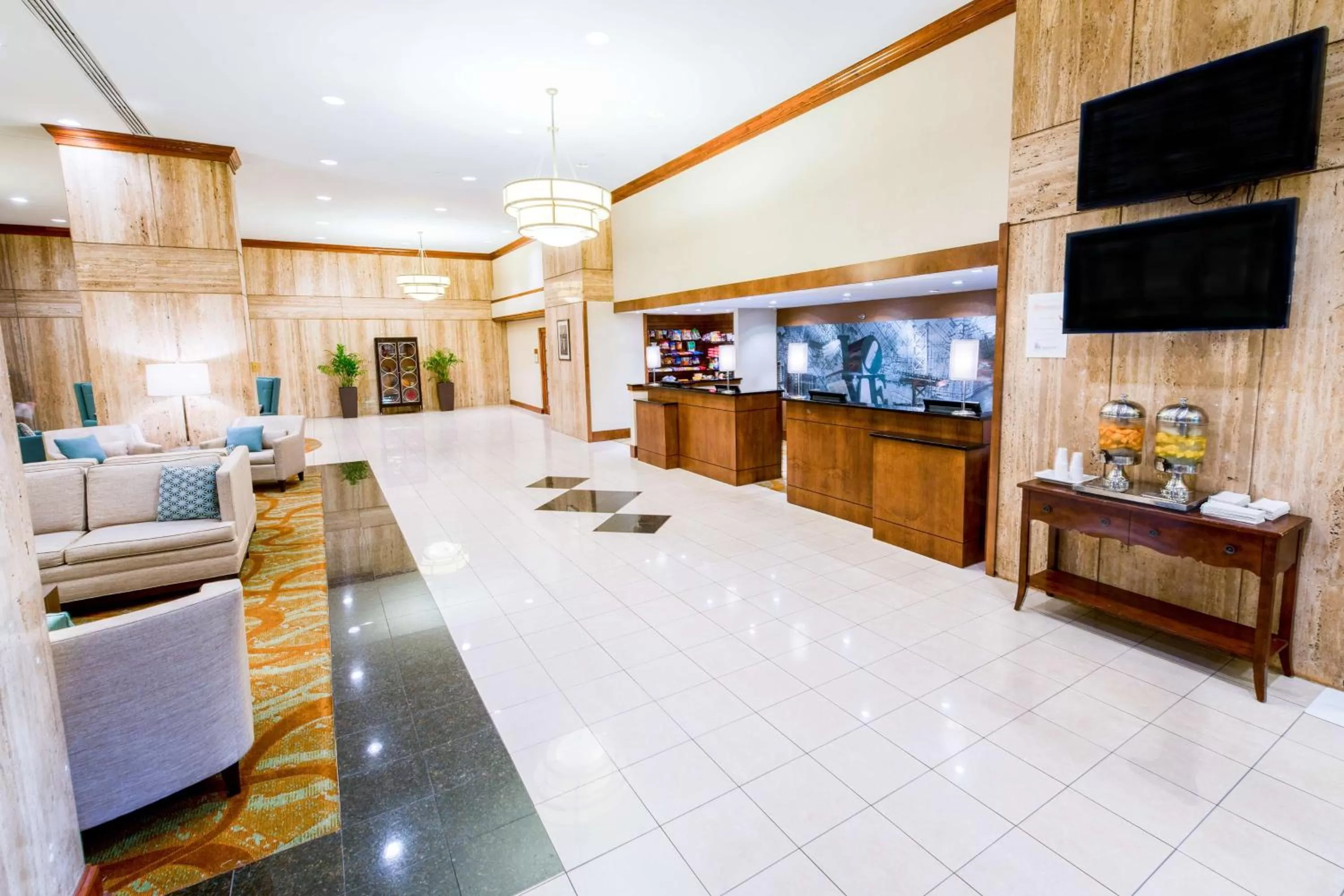 Lobby or reception in DoubleTree by Hilton Philadelphia Airport