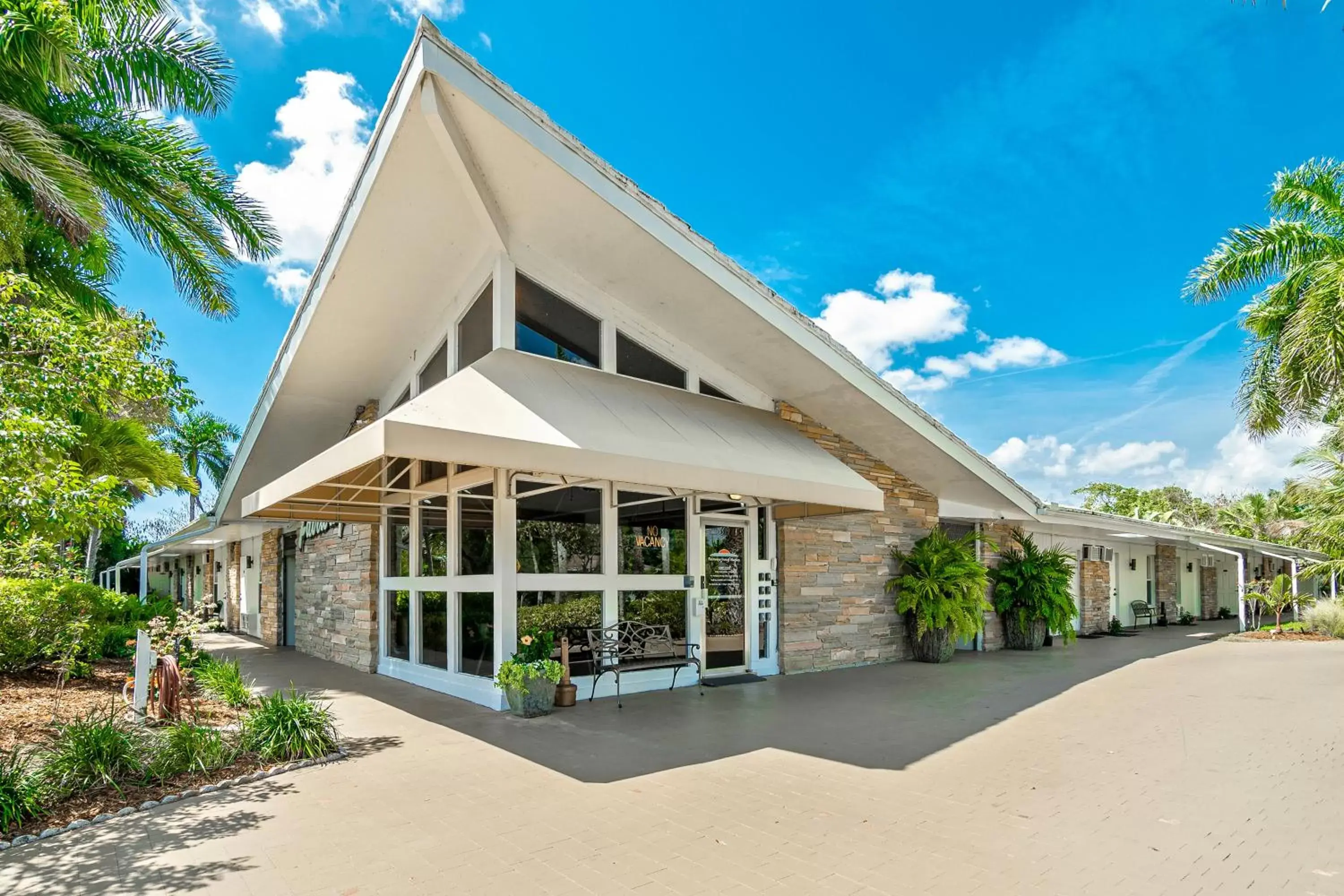 Facade/entrance, Property Building in The Fairways Inn of Naples