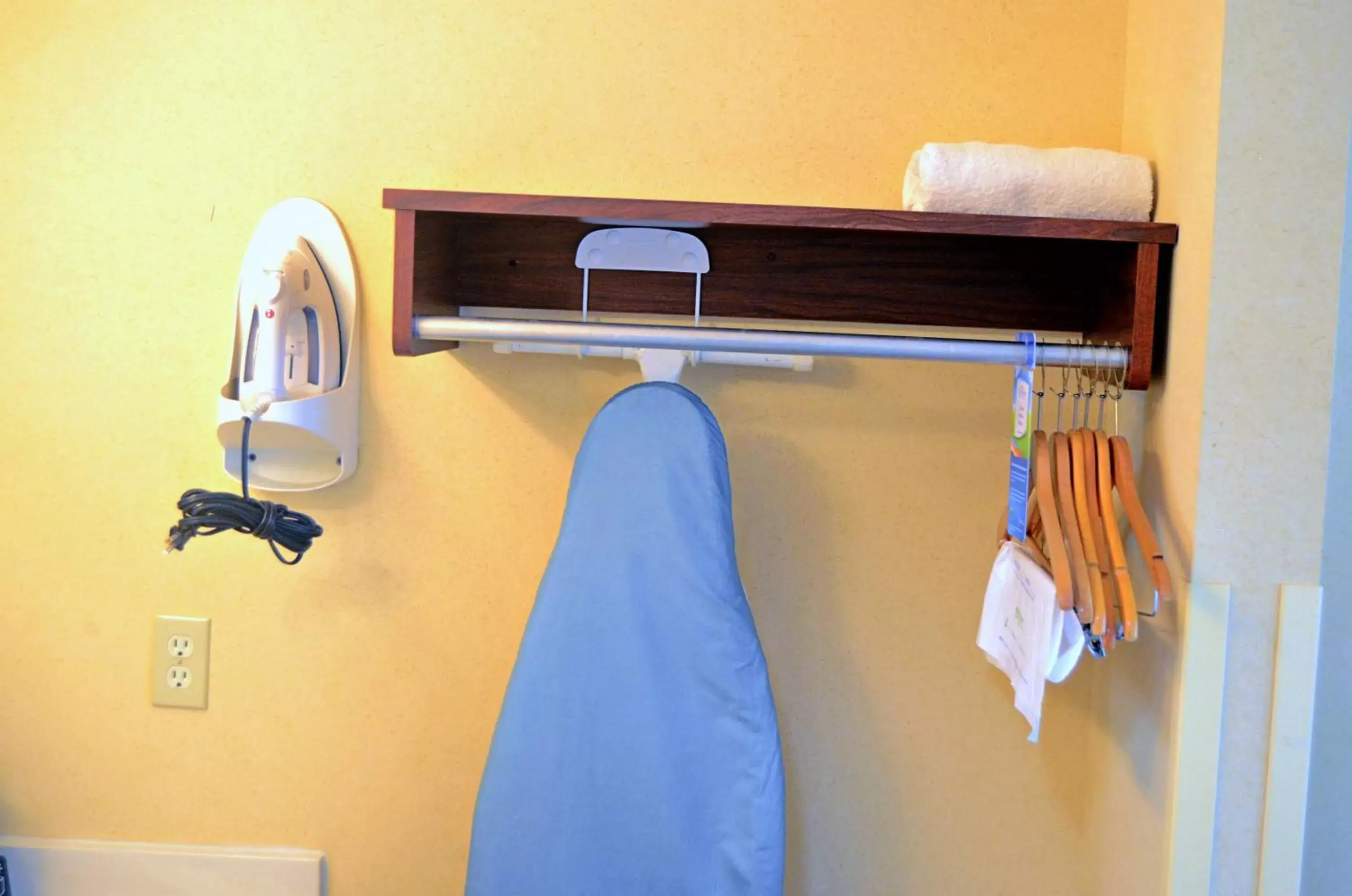 Area and facilities, Bed in Baymont by Wyndham Valdosta at Valdosta Mall Area and facilities, Bed in Baymont by Wyndham Valdosta at Valdosta Mall