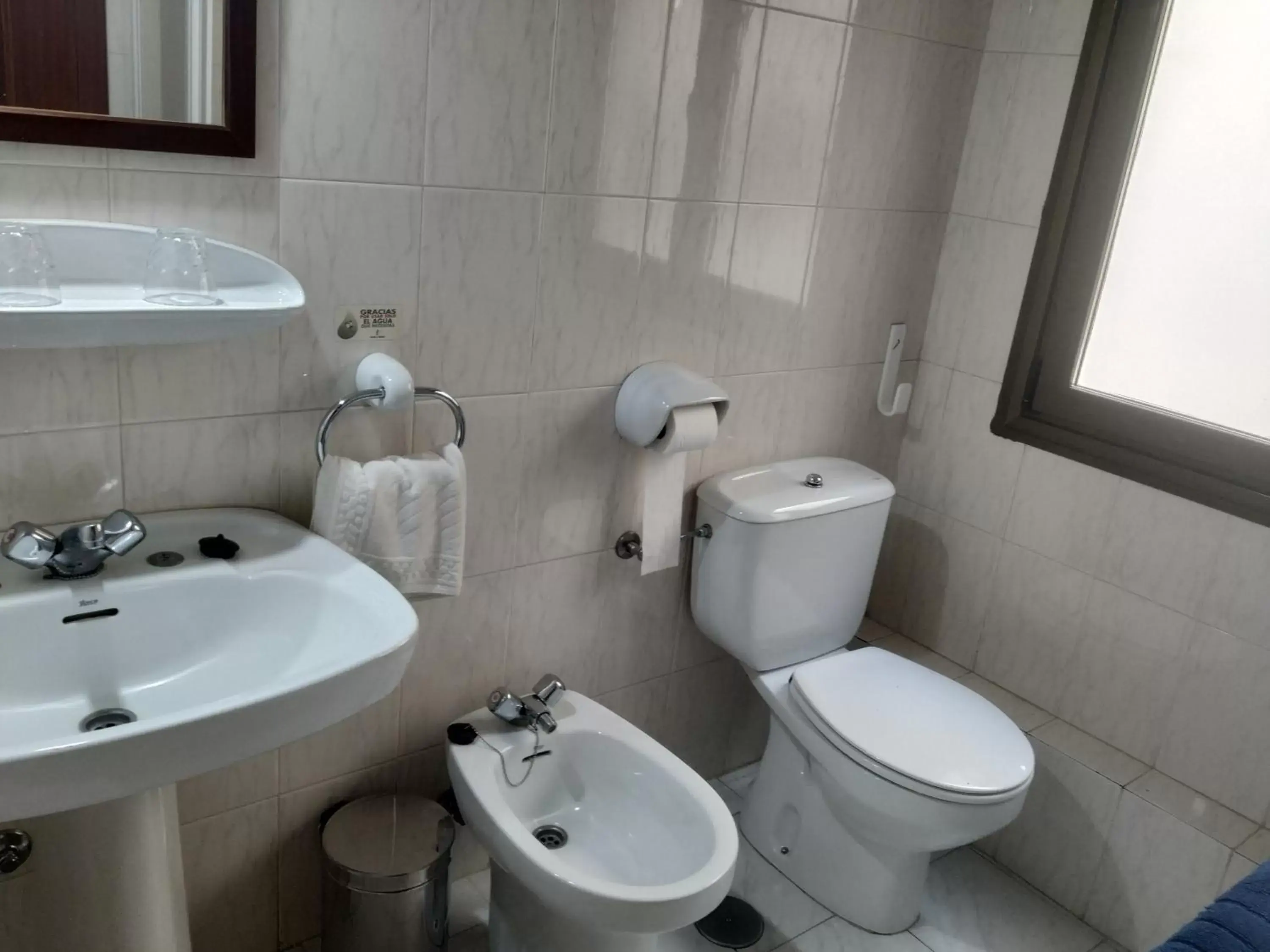 Bathroom in Hostal agripino y Restaurante asiático