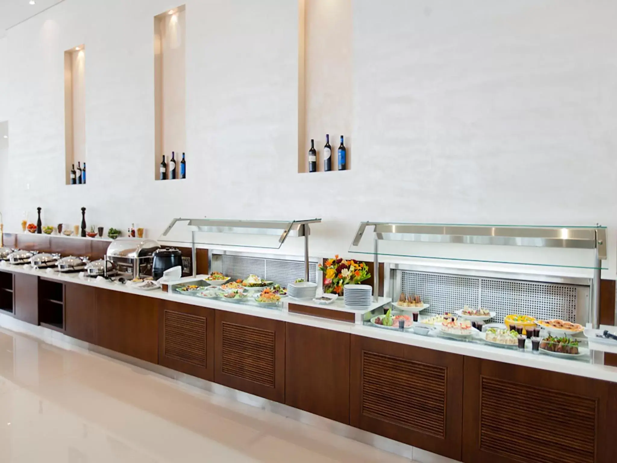 Breakfast, Restaurant/Places to Eat in Novotel Abu Dhabi Gate