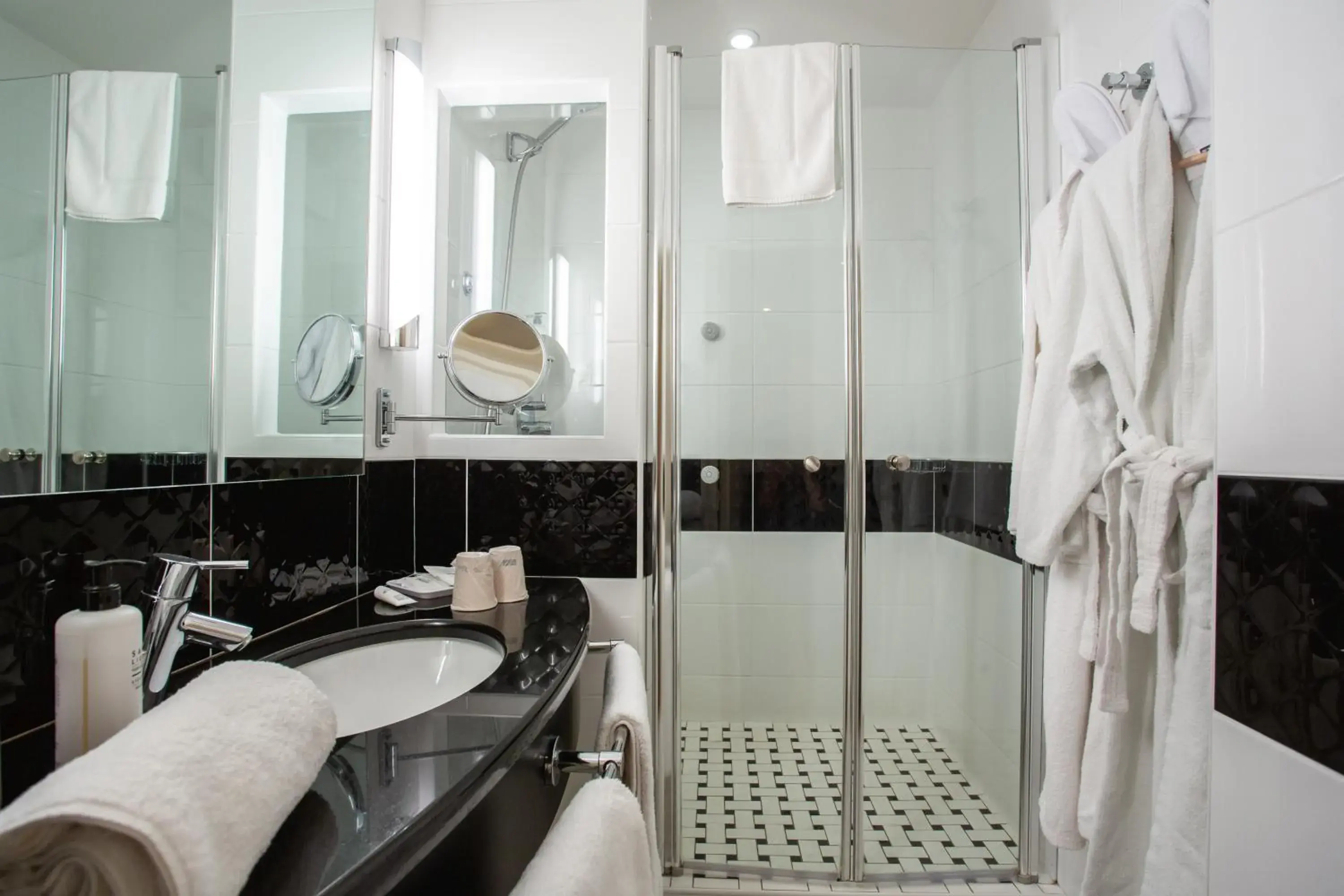 Bathroom in Best Western Plus Hotel D'Angleterre