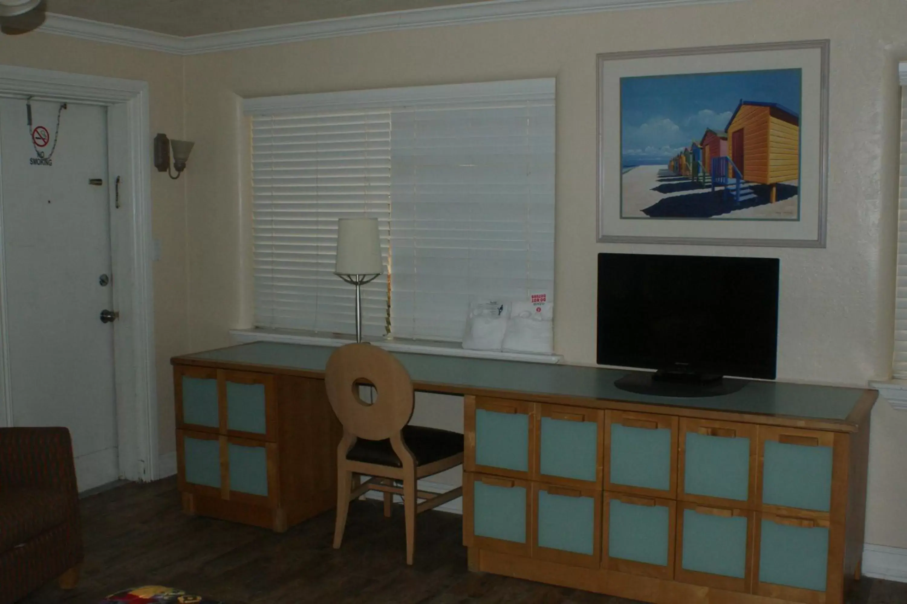 TV/Entertainment Center in Sea Vista Motel