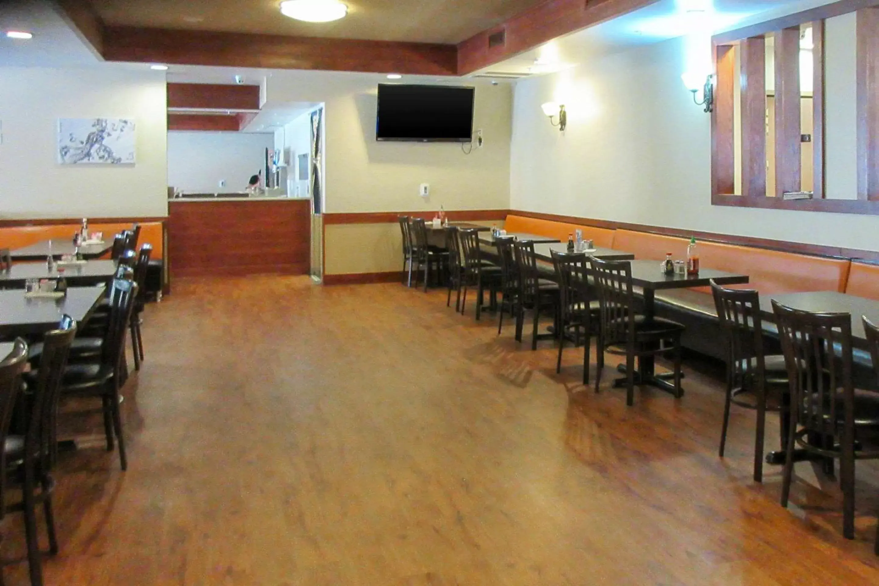 Restaurant/places to eat in Clarion Hotel & Suites Near Pioneer Power Generating Station