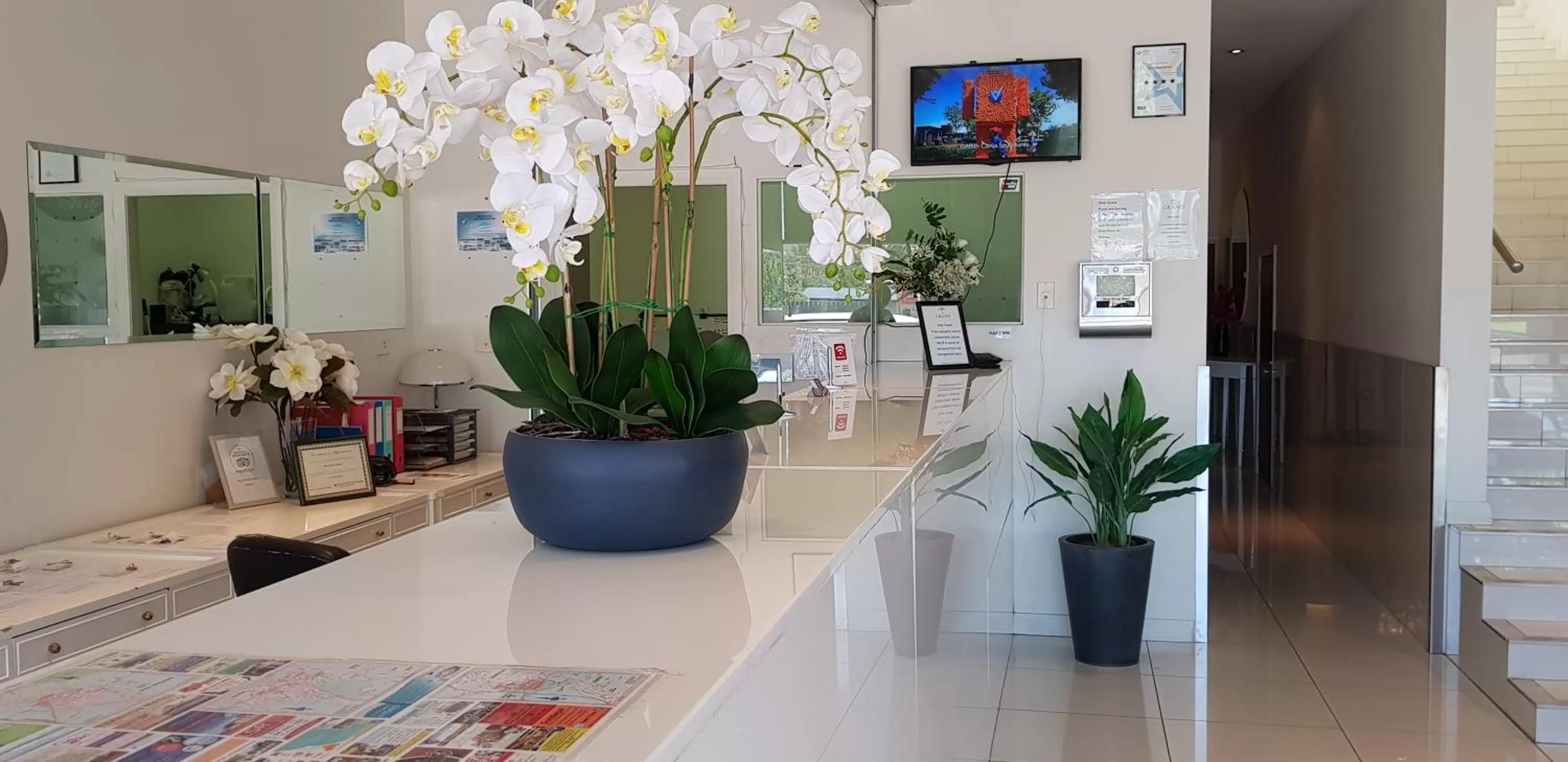 Lobby or reception in The Grand Motel