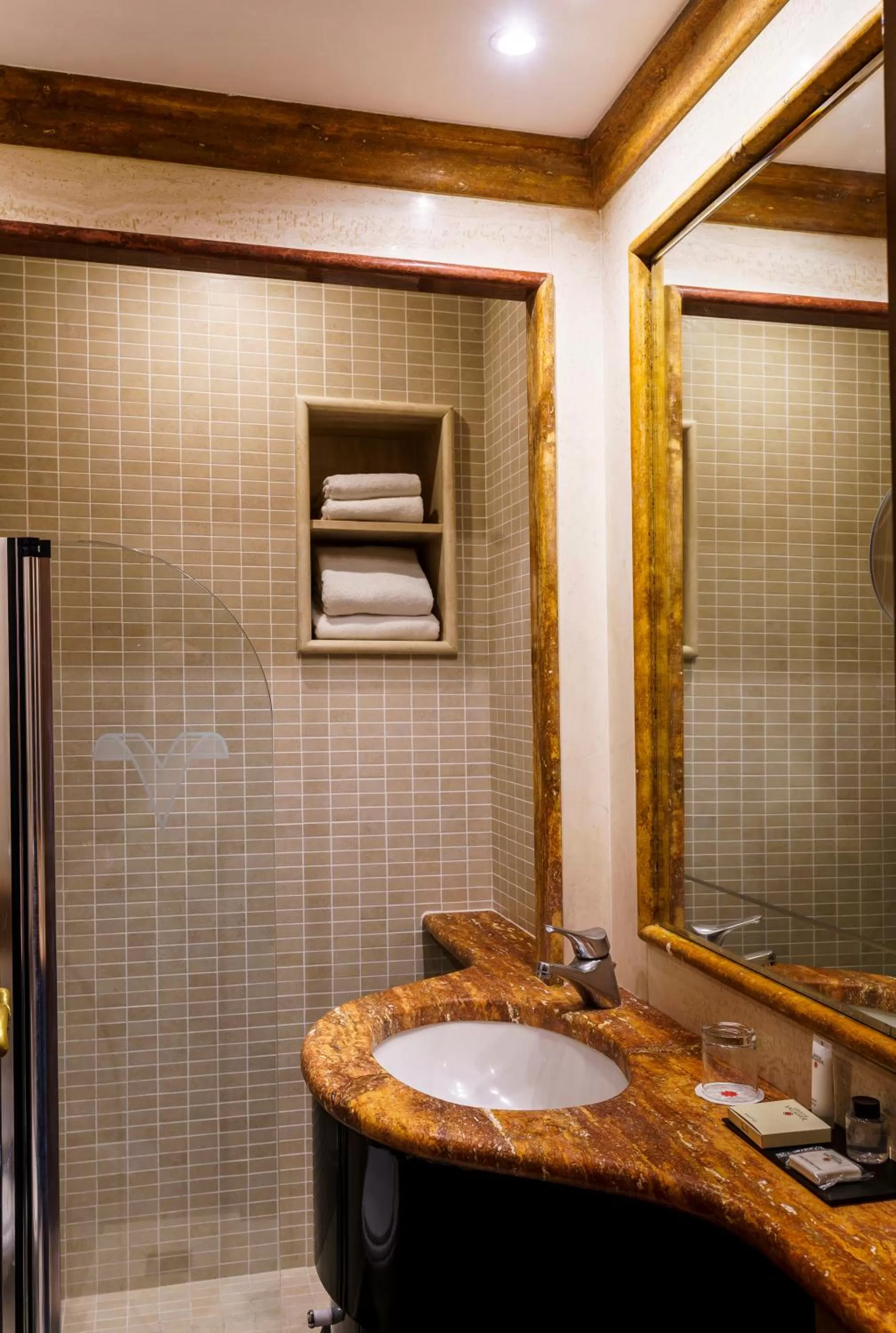 Shower in Hotel Valadier