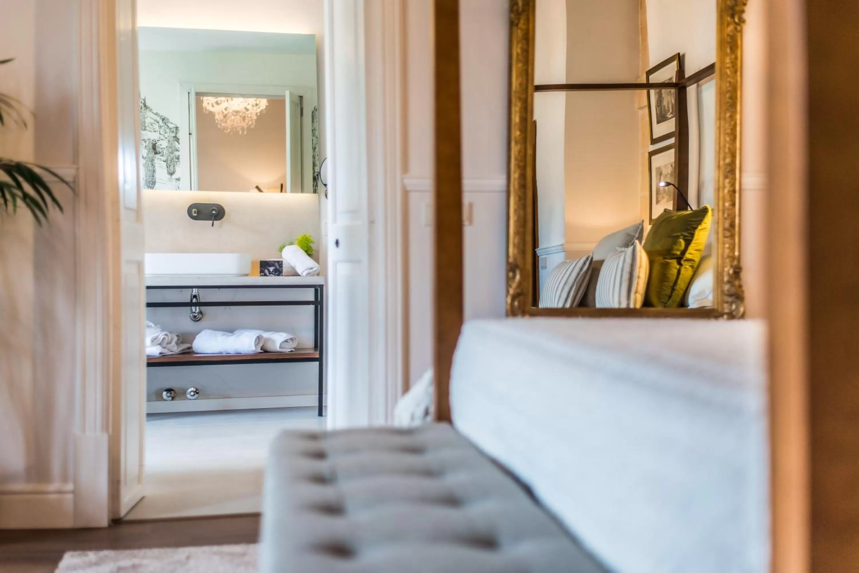 Bathroom, Bed in L'Avenida