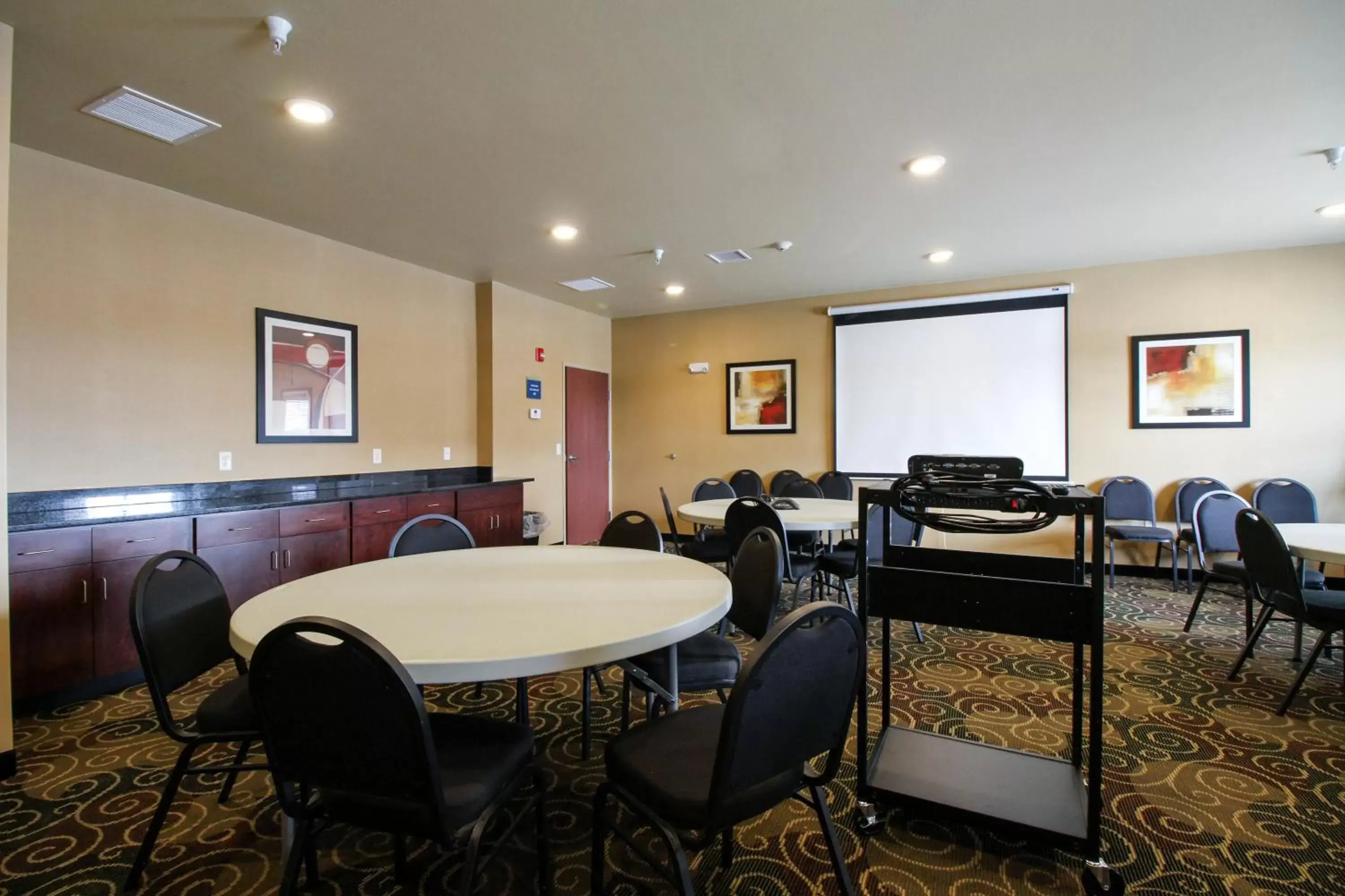 Meeting/conference room in Cobblestone Hotel & Suites - Devils Lake