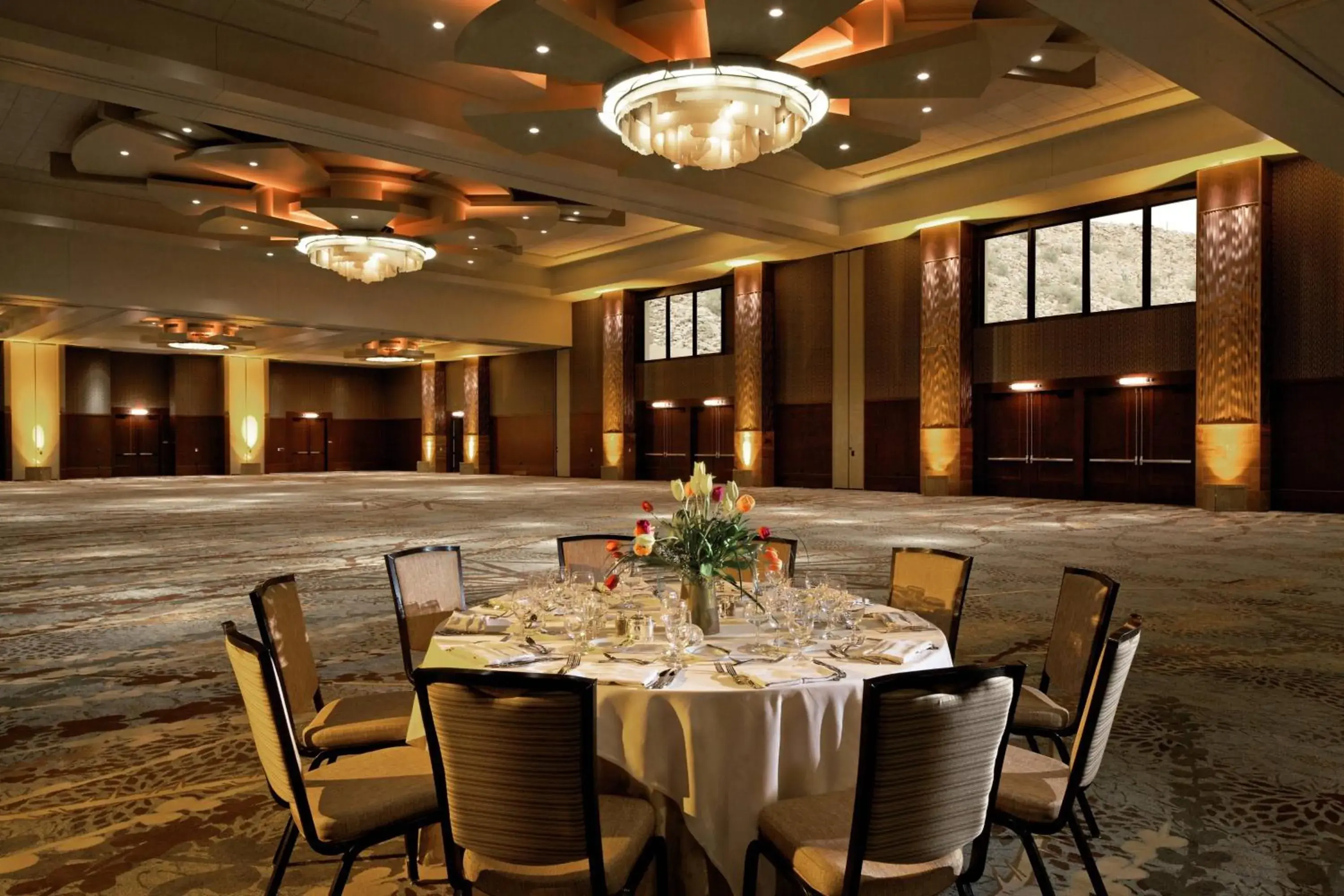 Meeting/conference room, Restaurant/Places to Eat in The Canyon Suites At The Phoenician, A Luxury Collection Resort