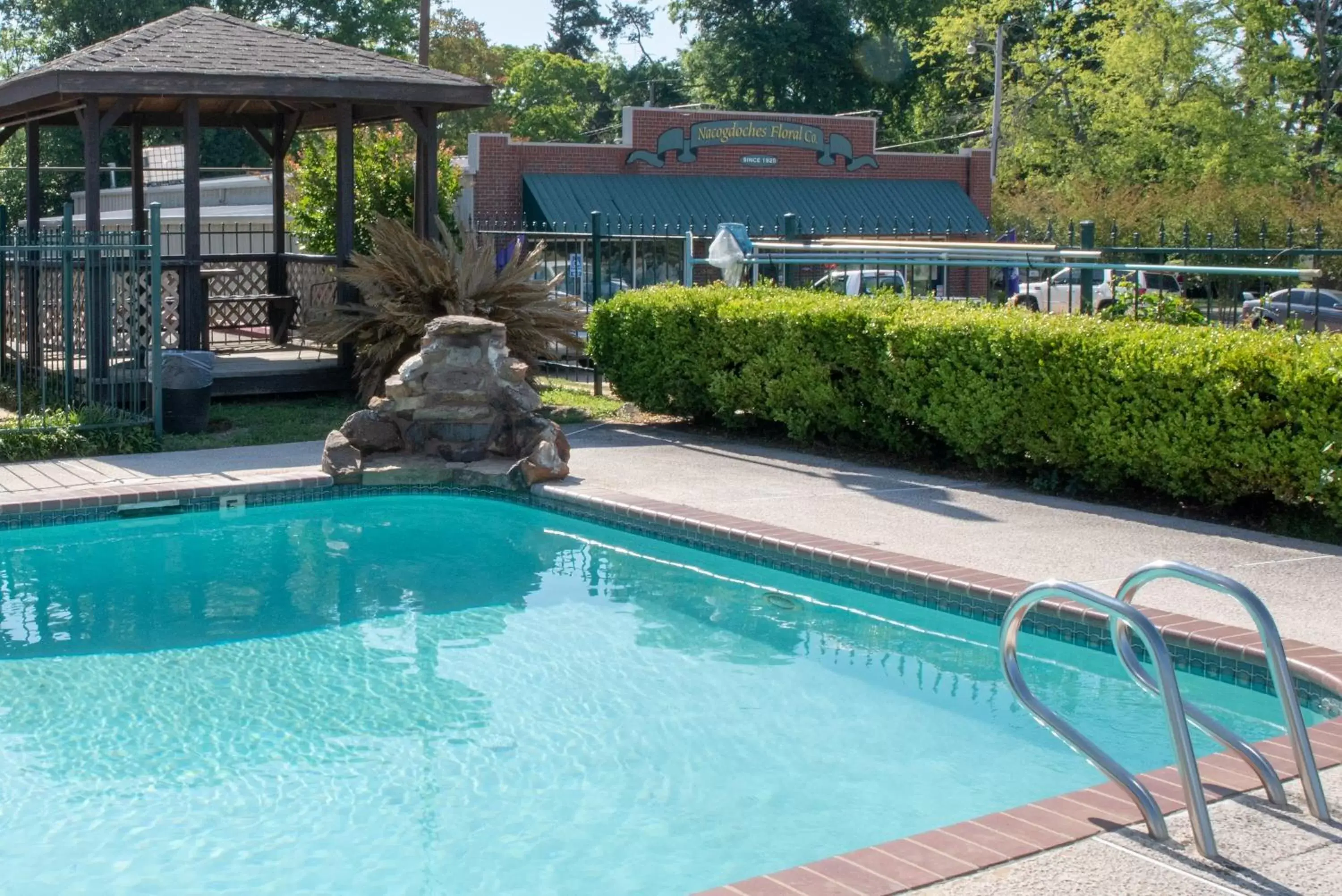 Pool view, Swimming Pool in Victorian Inn & Suites