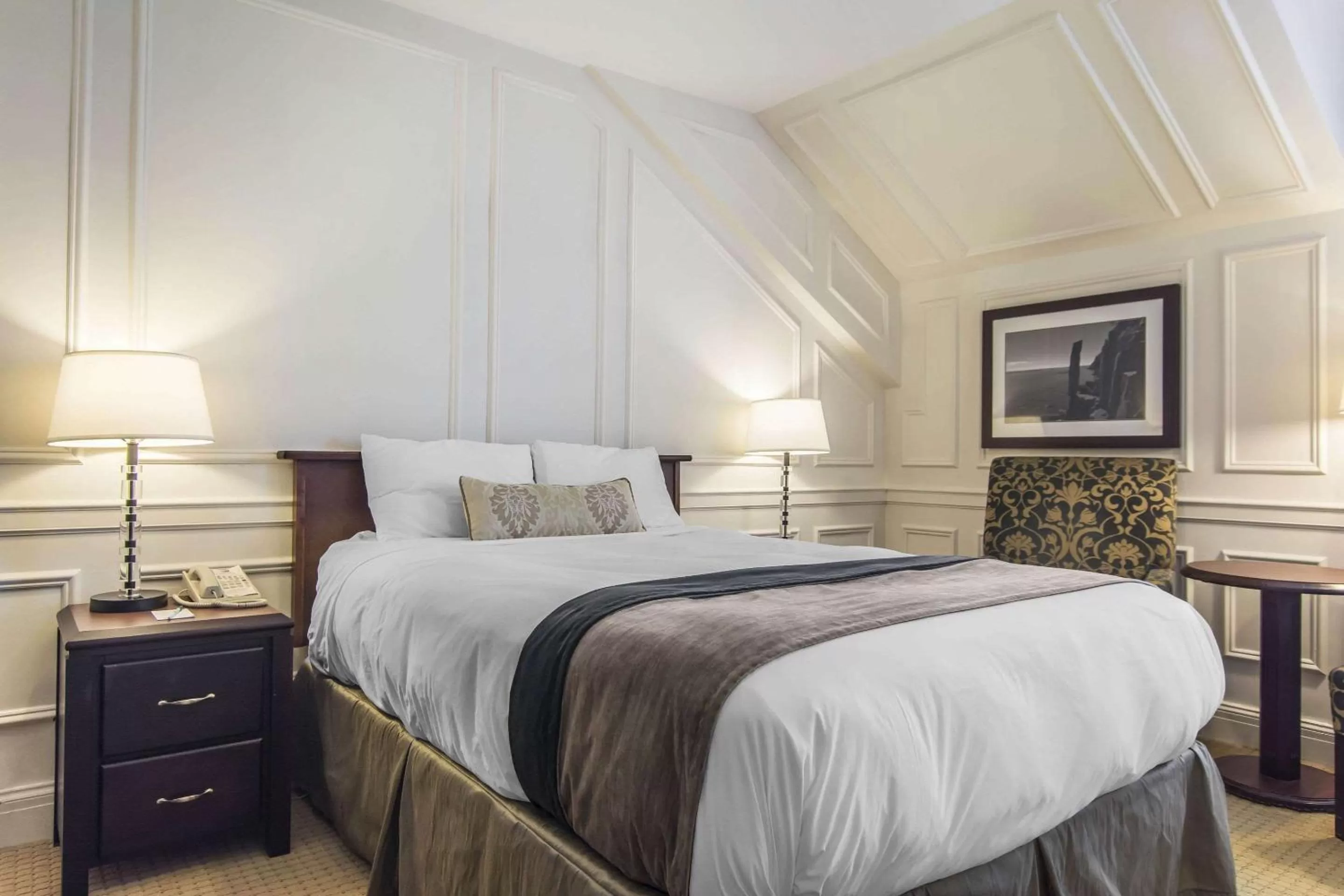 Photo of the whole room, Bed in Digby Pines Golf Resort and Spa