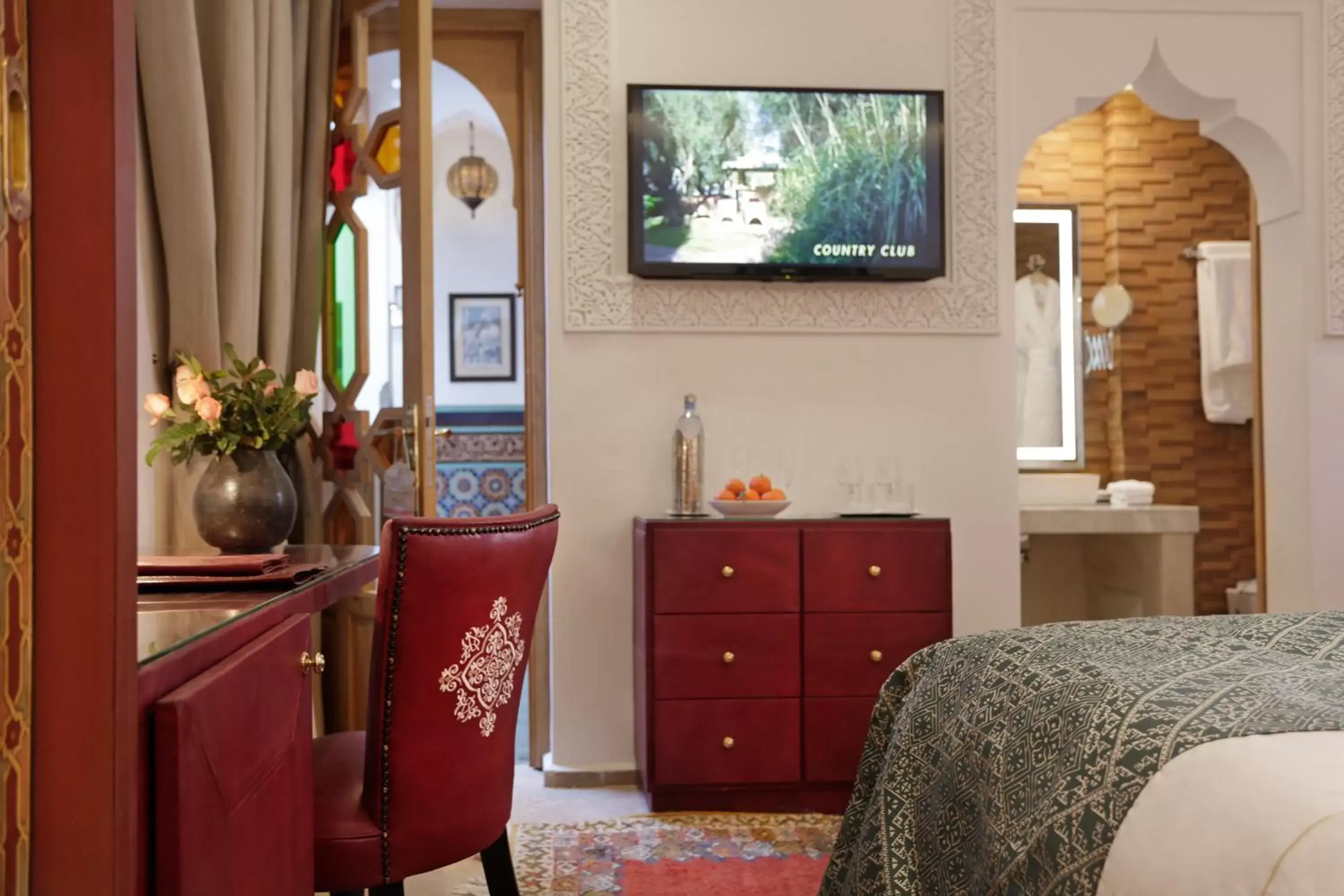 Bedroom, TV/Entertainment Center in La Maison Arabe Hotel, Spa & Cooking Workshops