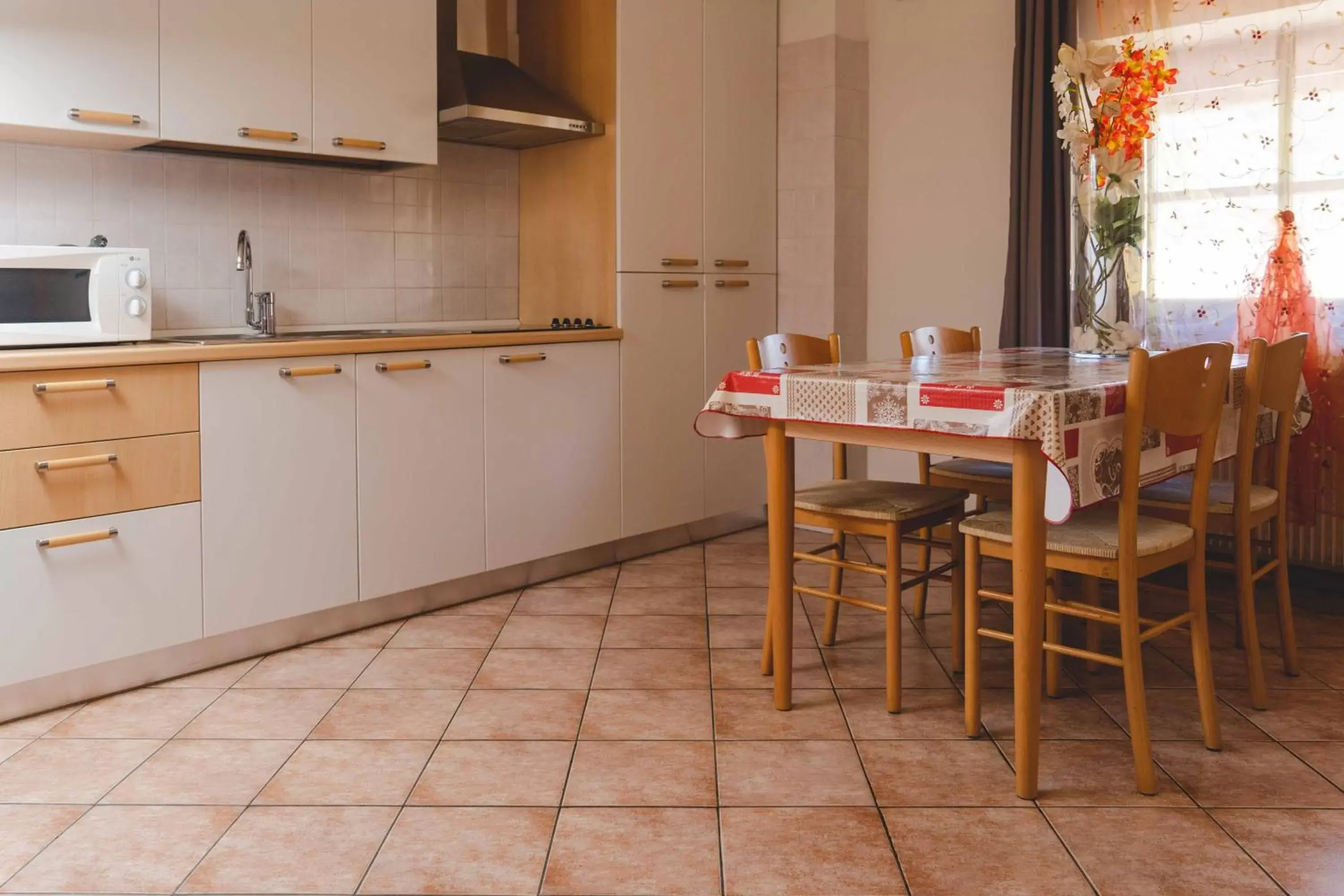 Kitchen or kitchenette, Dining Area in Residence Desiree