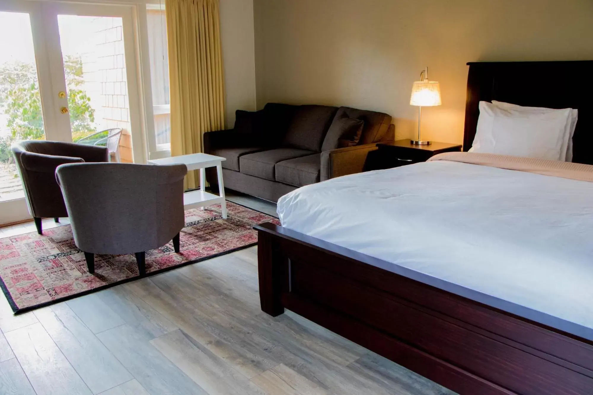 Bed in Galiano Oceanfront Inn & Spa