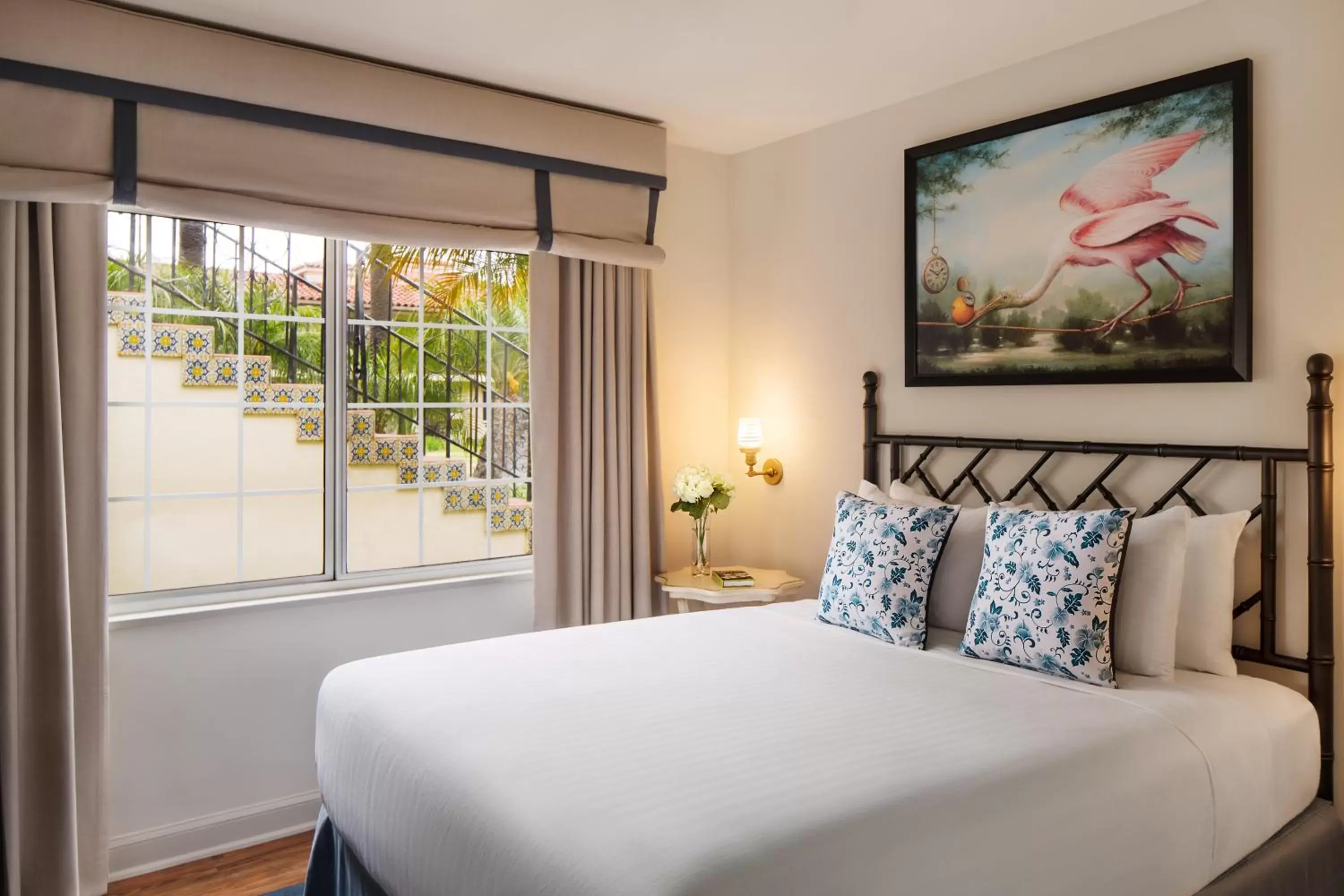 Photo of the whole room, Bed in Hotel Milo Santa Barbara