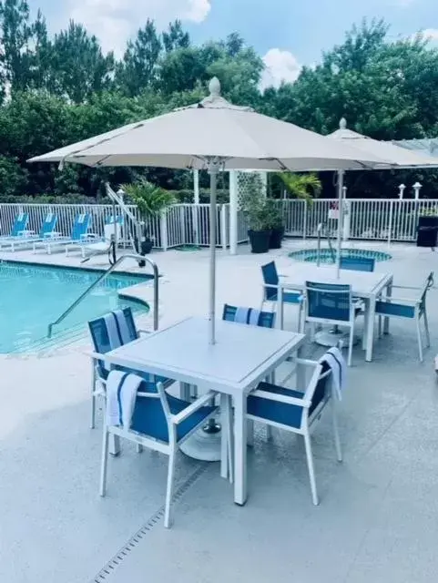 Swimming Pool in Comfort Inn & Suites