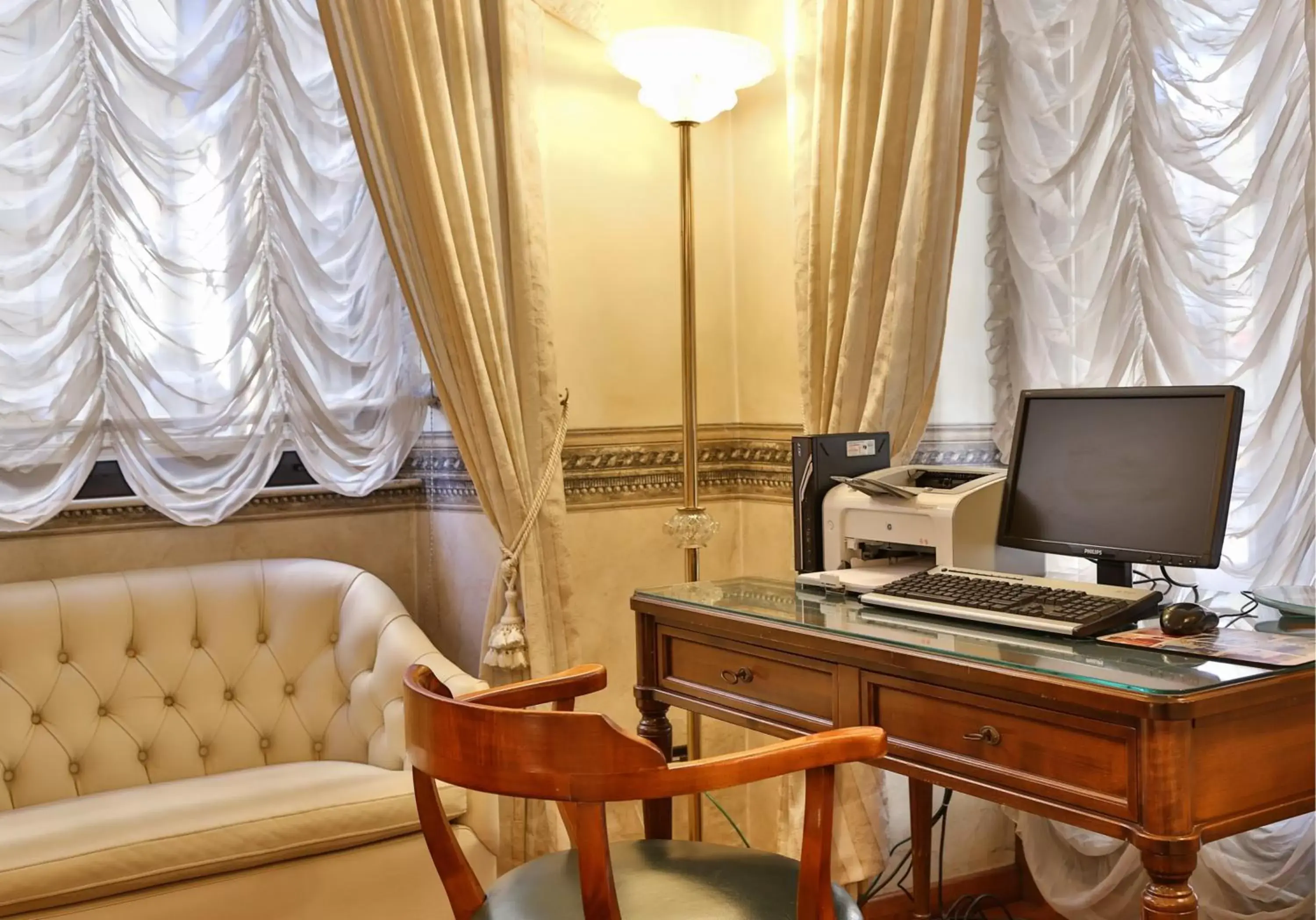 Lobby or reception, TV/Entertainment Center in Best Western Plus Hotel Genova