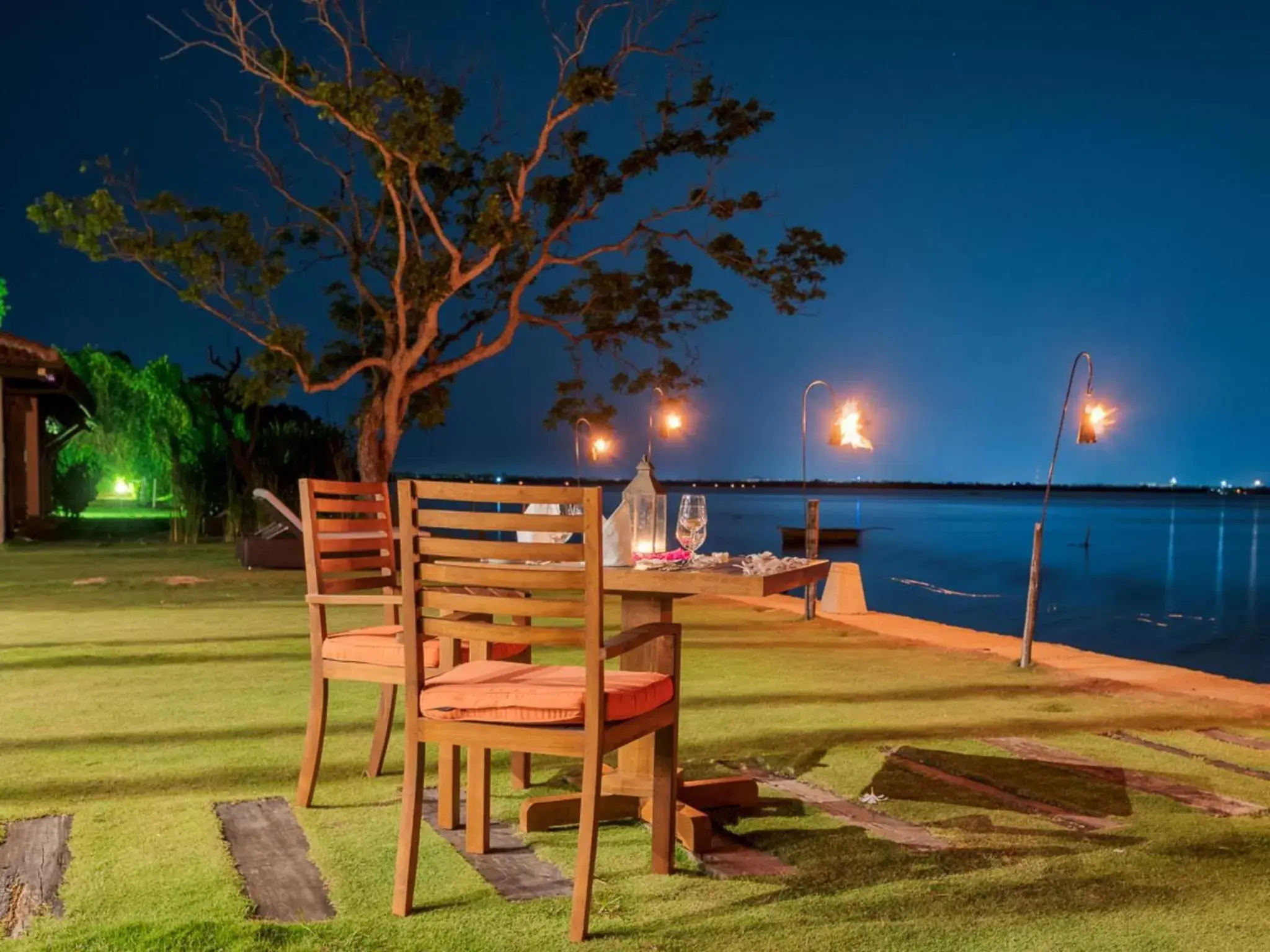 Garden in Regenta Arie Lagoon Negombo