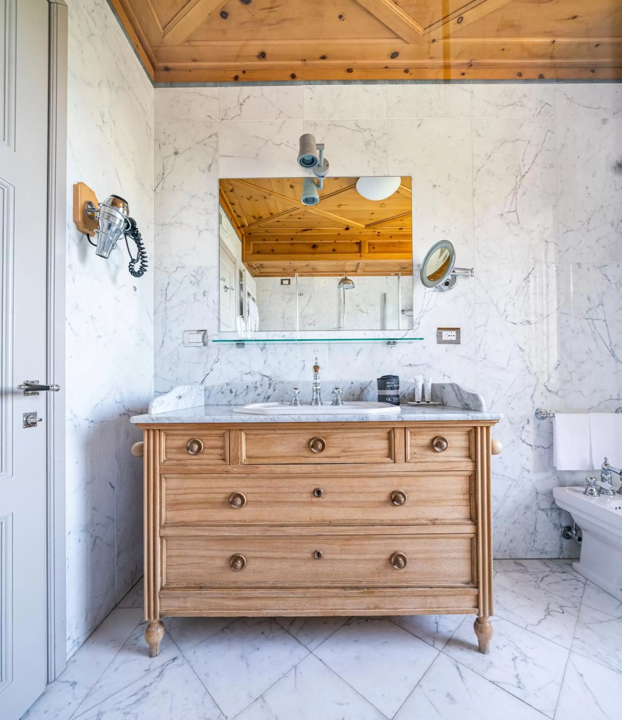 Bathroom in QC Terme Grand Hotel Bagni Nuovi