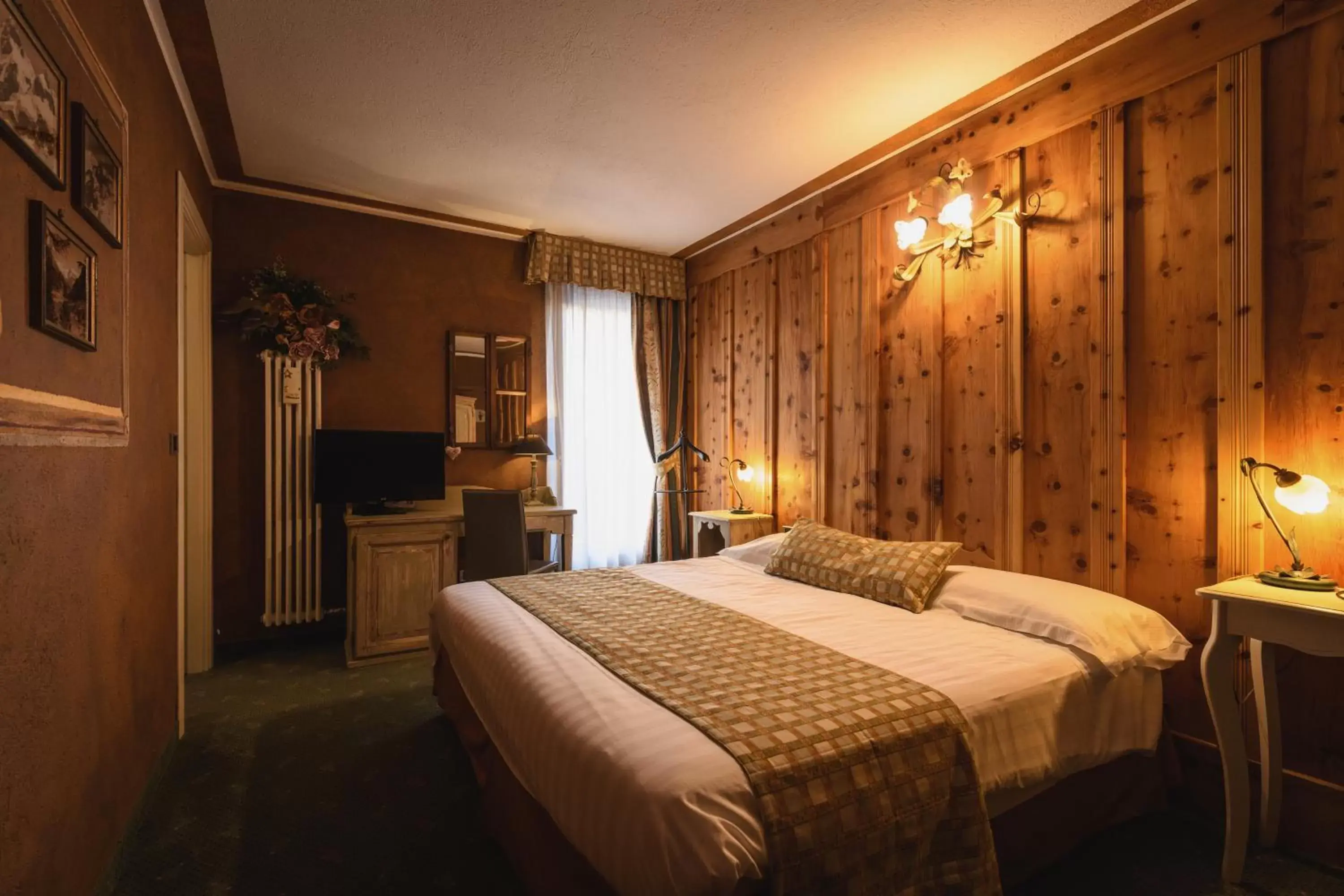 Bedroom, Bed in Hotel Chalet La Meridiana