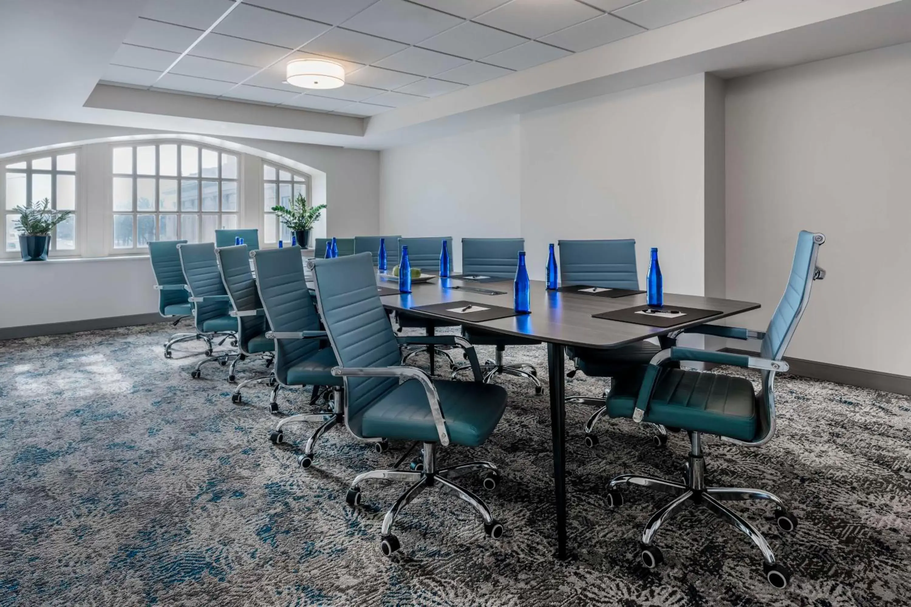 Meeting/conference room in Hotel Elkhart, Tapestry Collection By Hilton