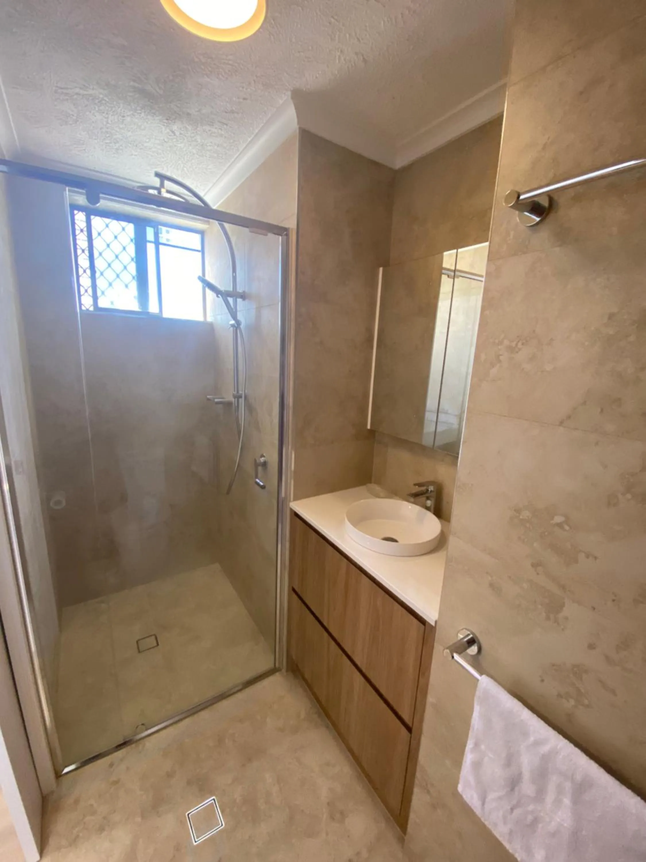 Shower in Enderley Gardens Resort
