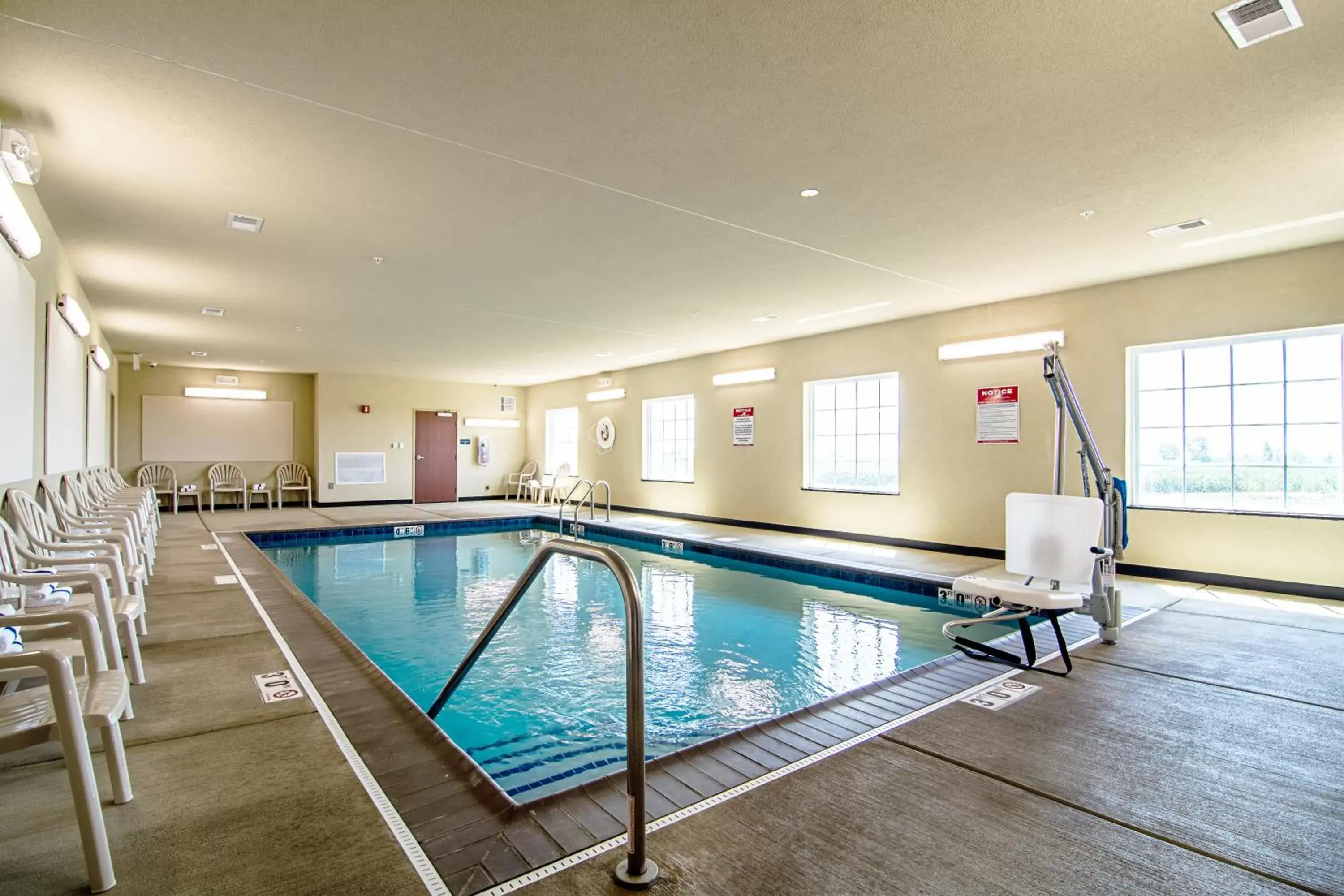 Swimming Pool in Cobblestone Hotel & Suites - Paxton
