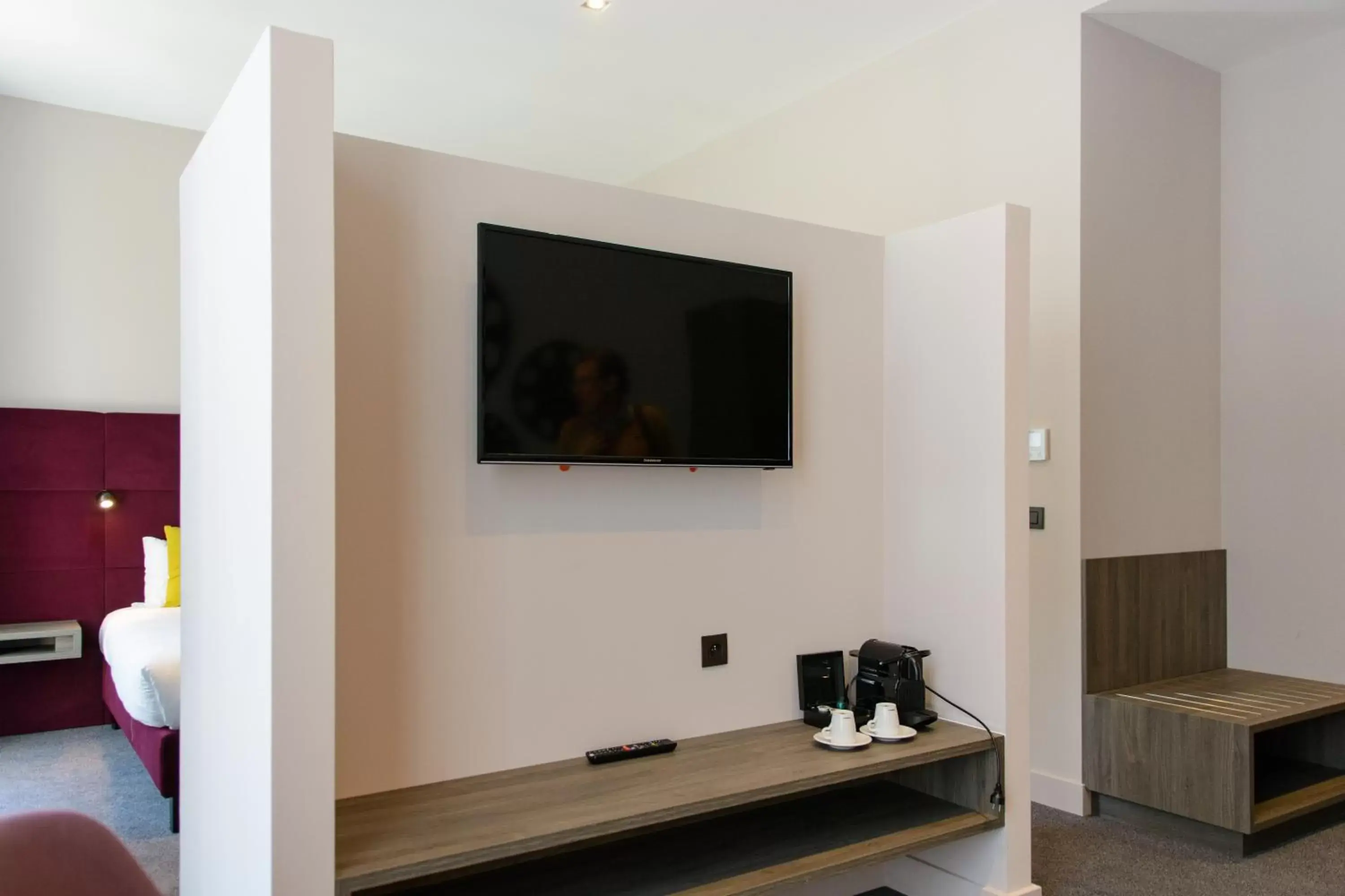 TV and multimedia, TV/Entertainment Center in Marivaux Hotel