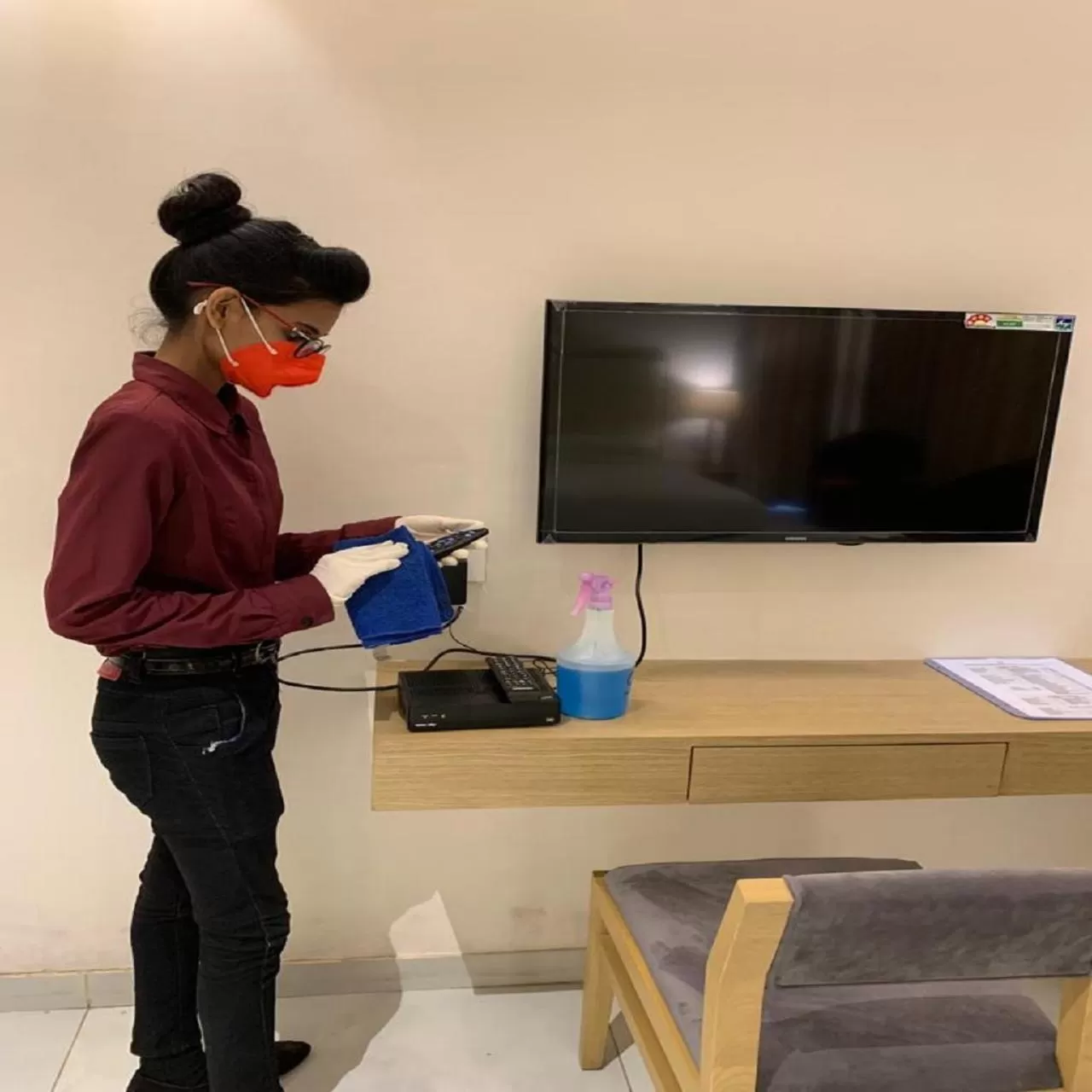 People, TV/Entertainment Center in Sapphire Premium Hotel & Suite