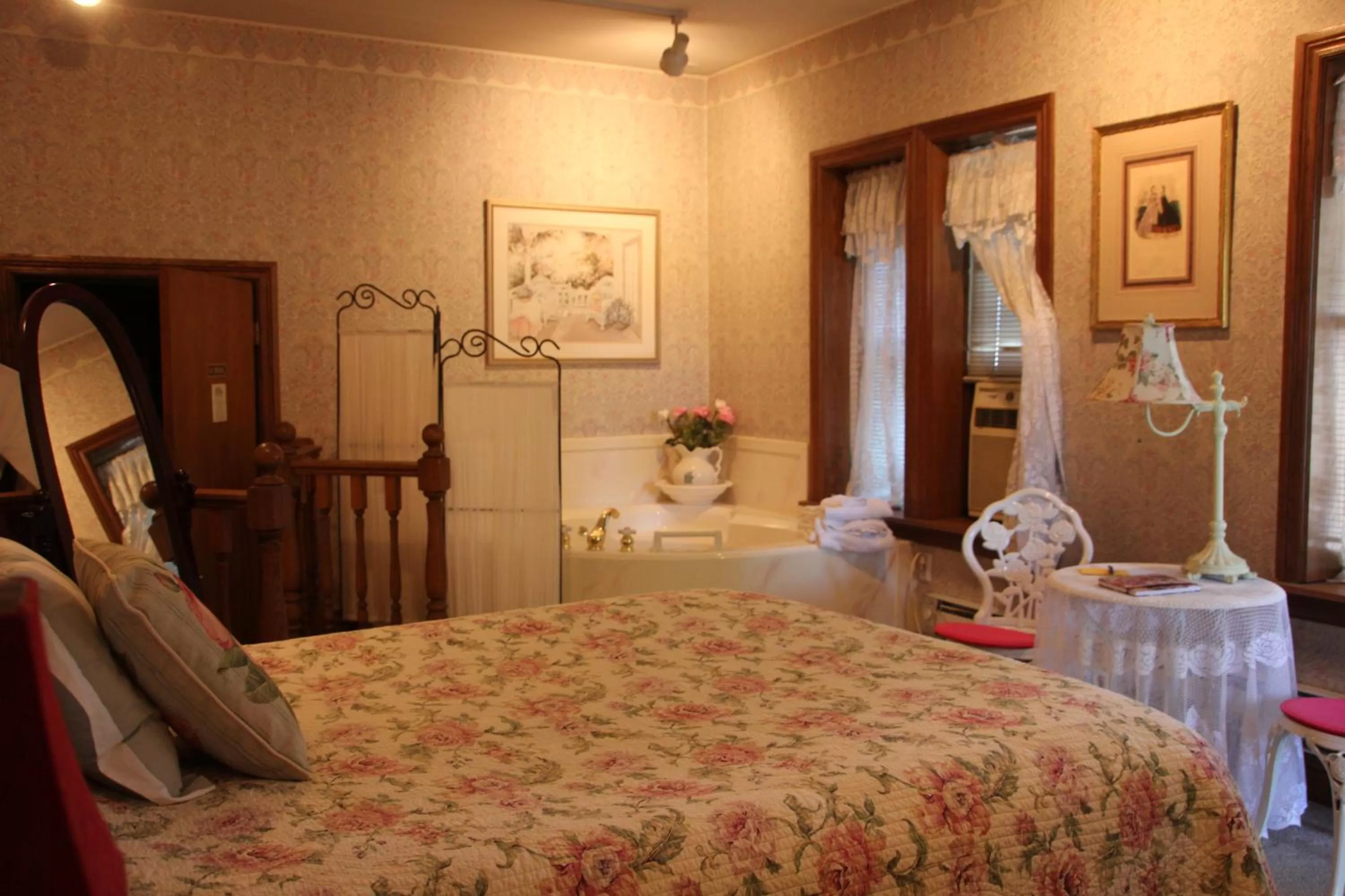 Bed in Hines Mansion