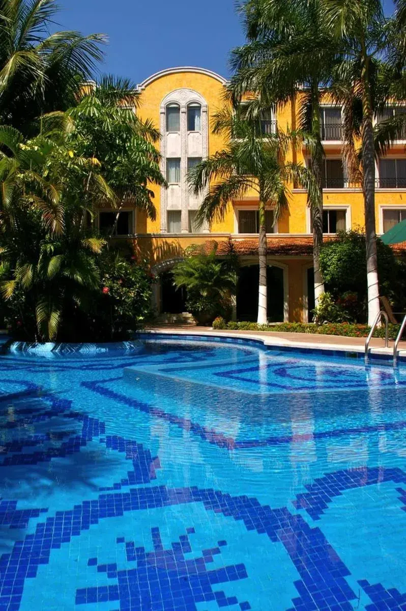 Swimming Pool in Hotel Hacienda Real