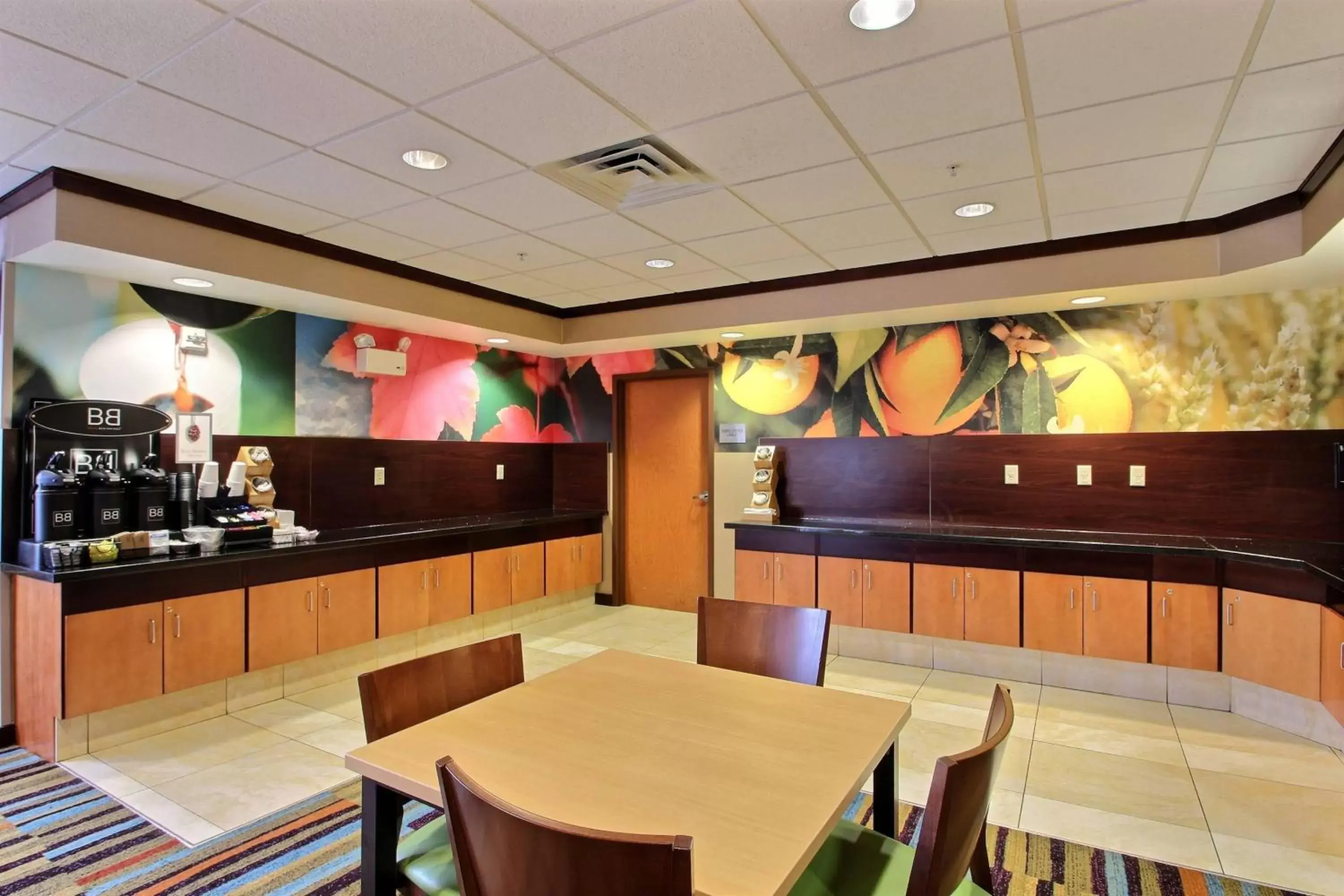 Breakfast, Restaurant/Places to Eat in Fairfield Inn & Suites by Marriott Milwaukee Airport