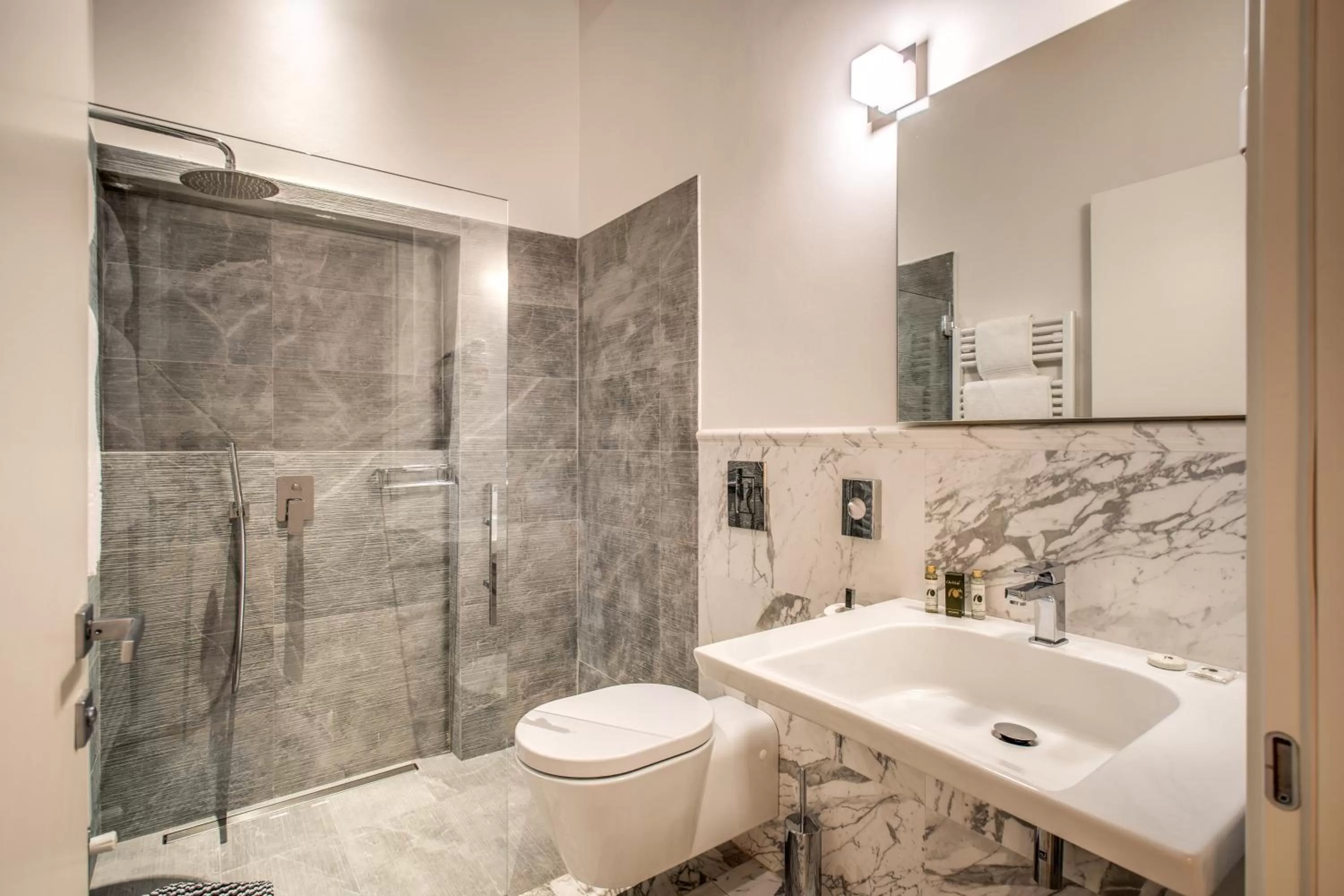 Shower in Hotel Boston