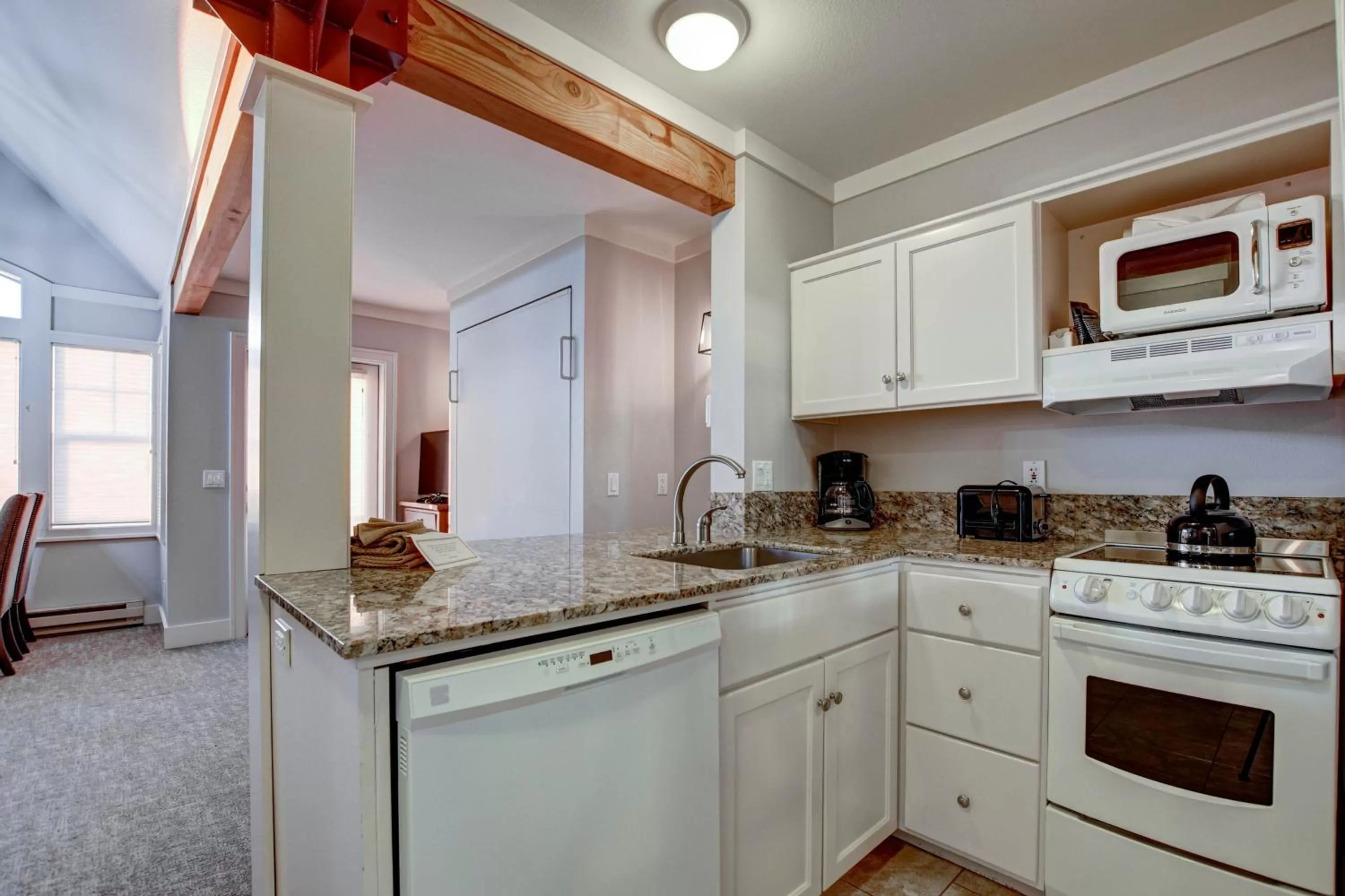 Kitchen or kitchenette in The Waves