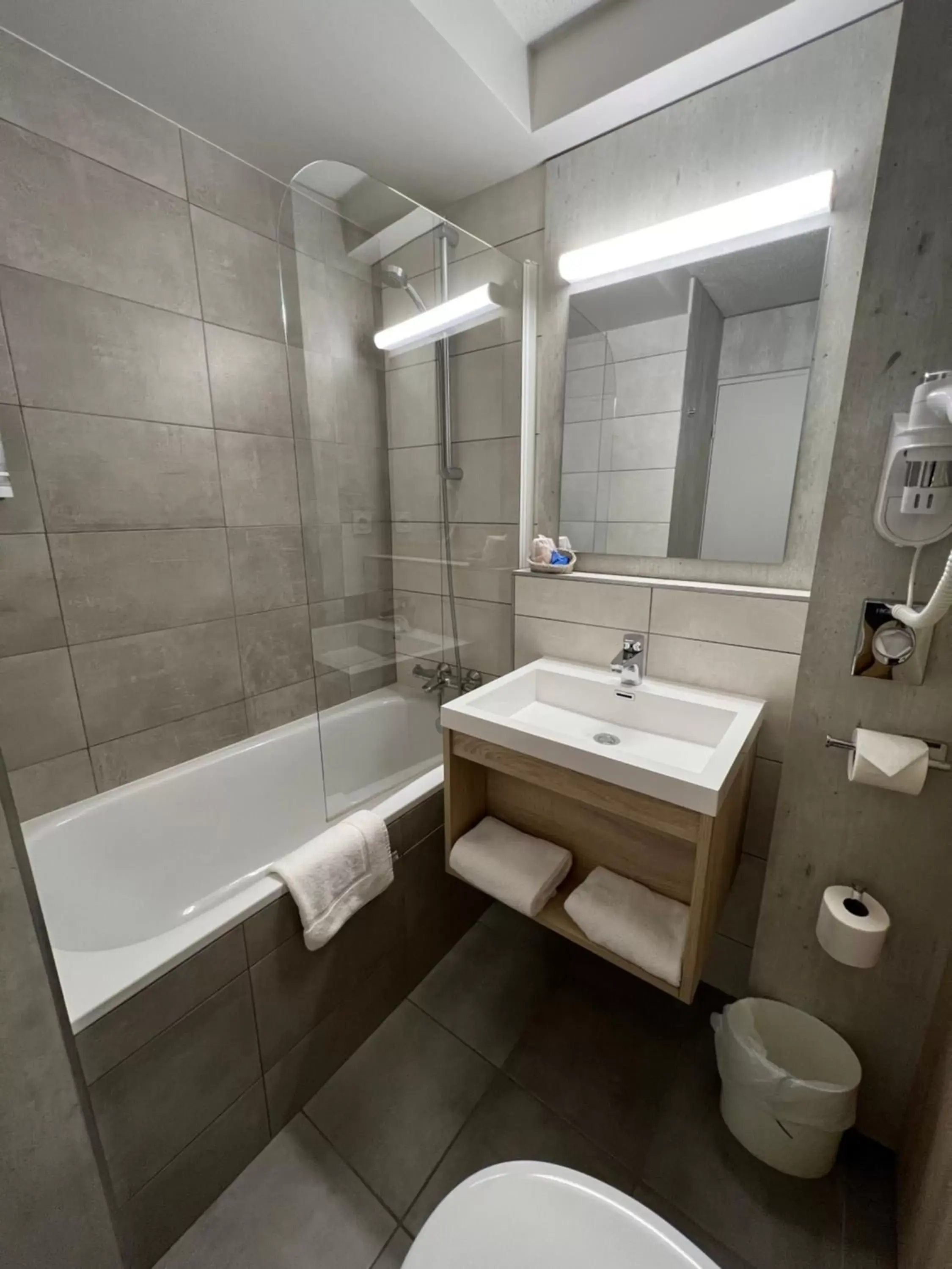 Toilet, Bathroom in Brit Hotel Landivisiau