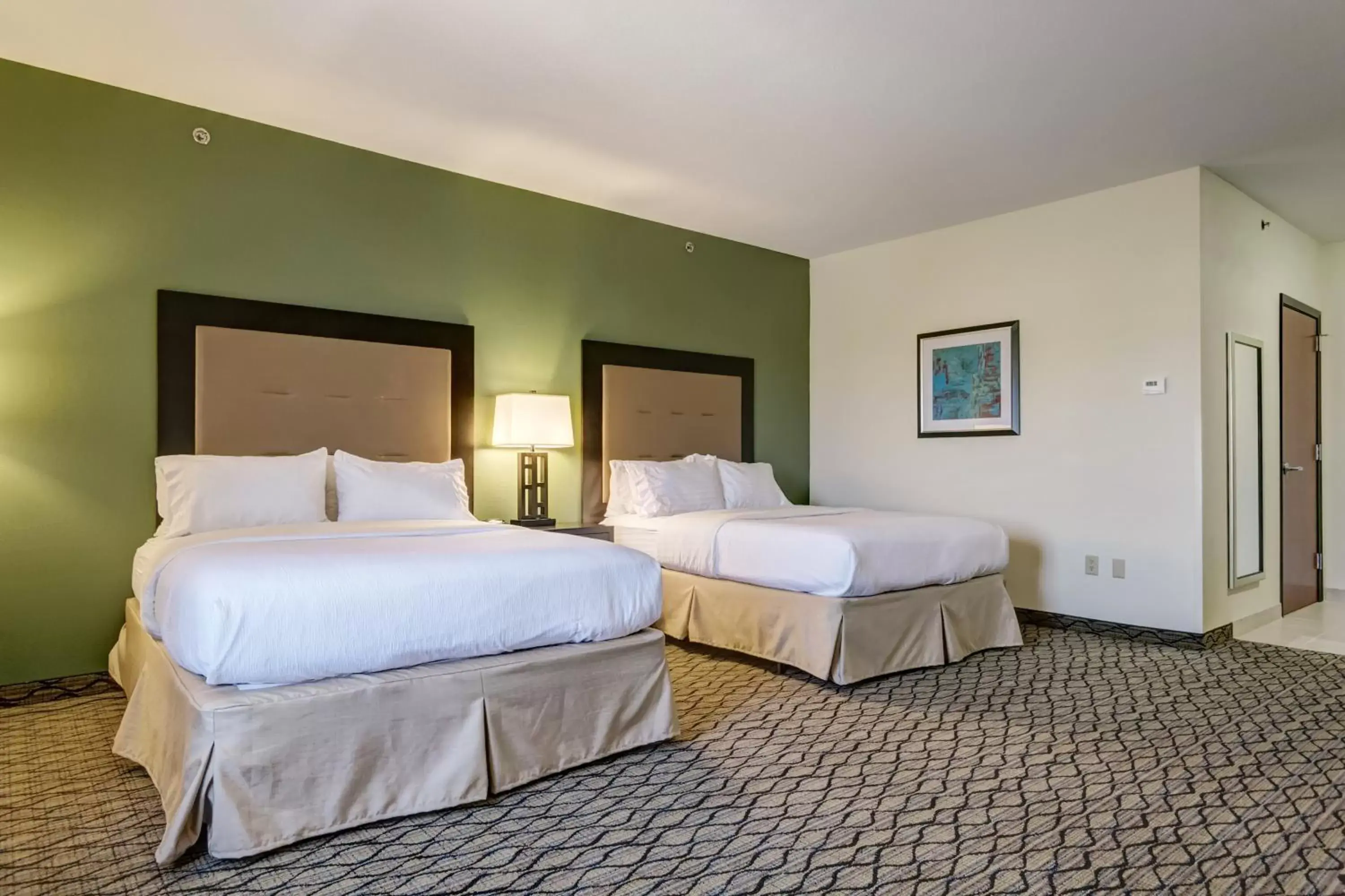 Photo of the whole room, Bed in Holiday Inn Poplar Bluff, an IHG Hotel