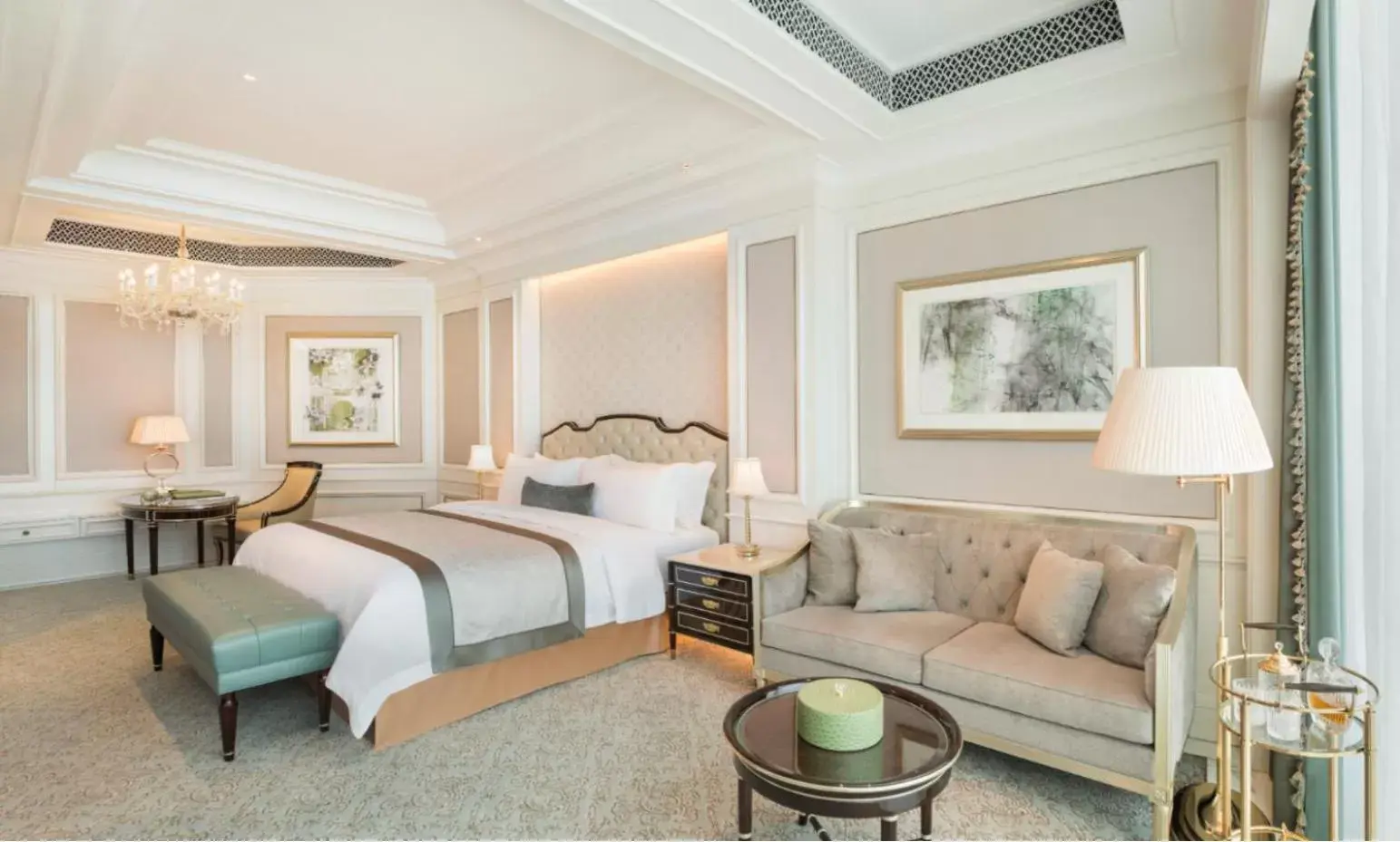Photo of the whole room in The St. Regis Zhuhai