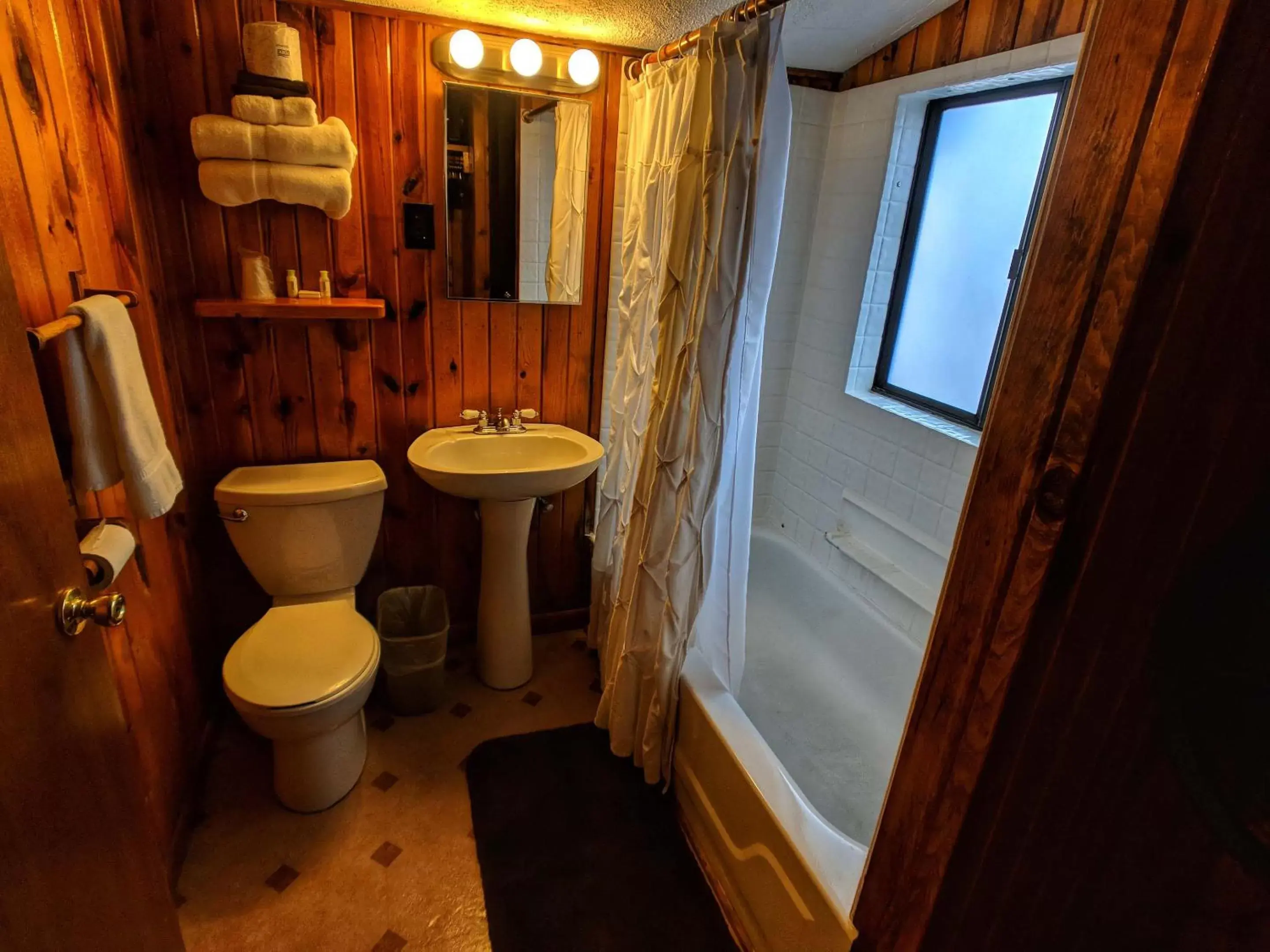 Bathroom in Foot of the Mountain Motel