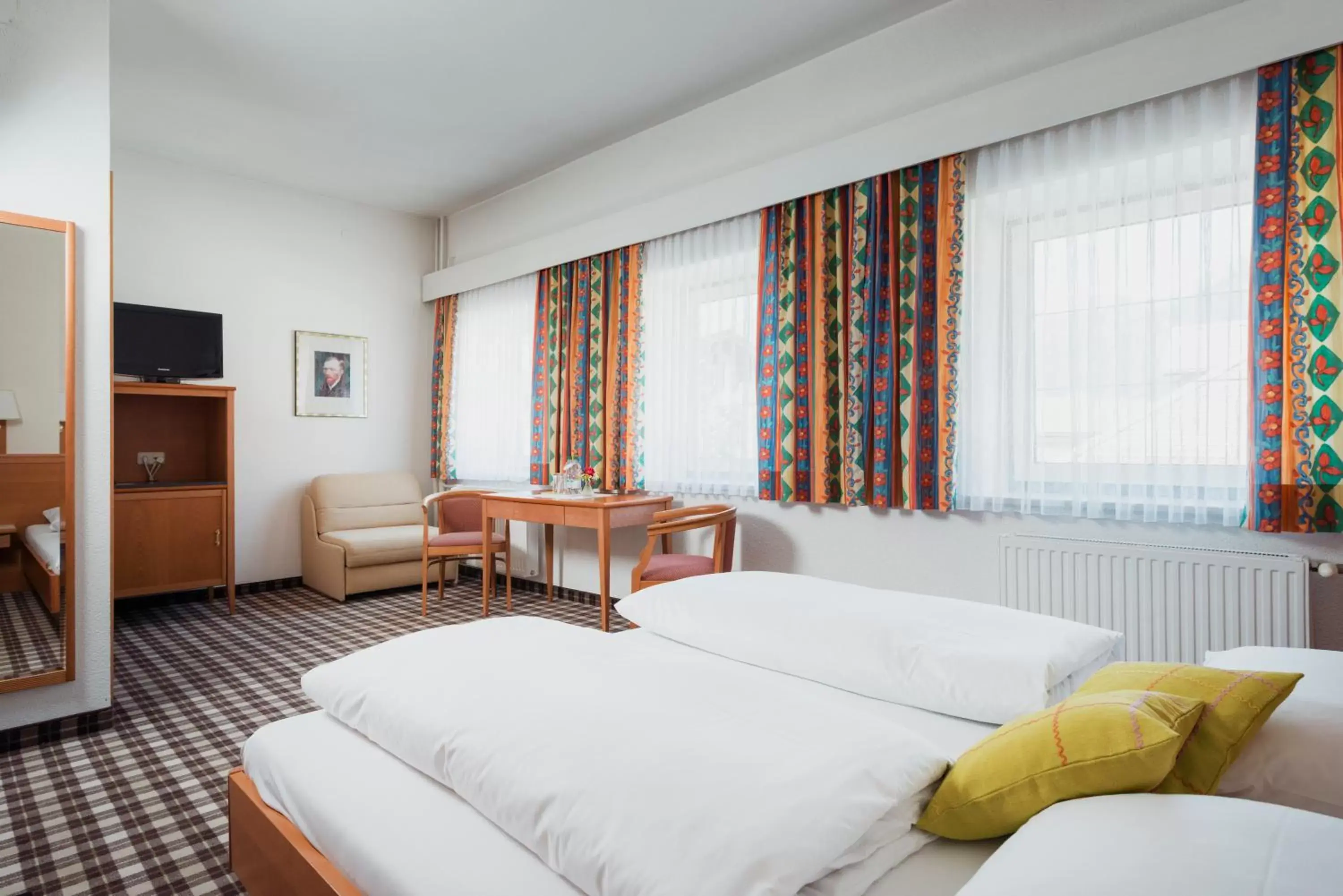 Bedroom, Bed in Hotel Zum Mohren