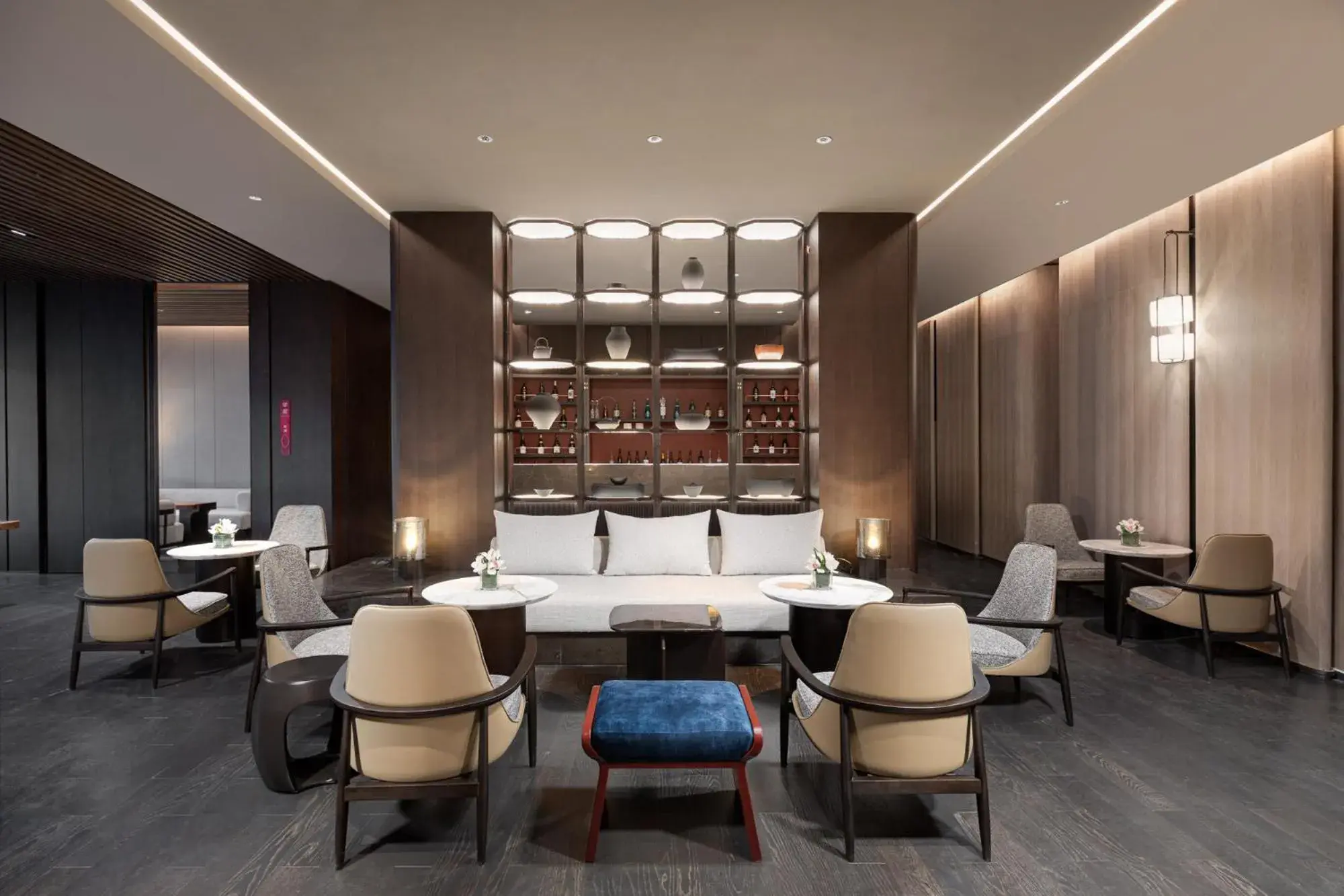 Restaurant/places to eat, Lounge/Bar in HUALUXE Shanghai Changfeng Park, an IHG Hotel