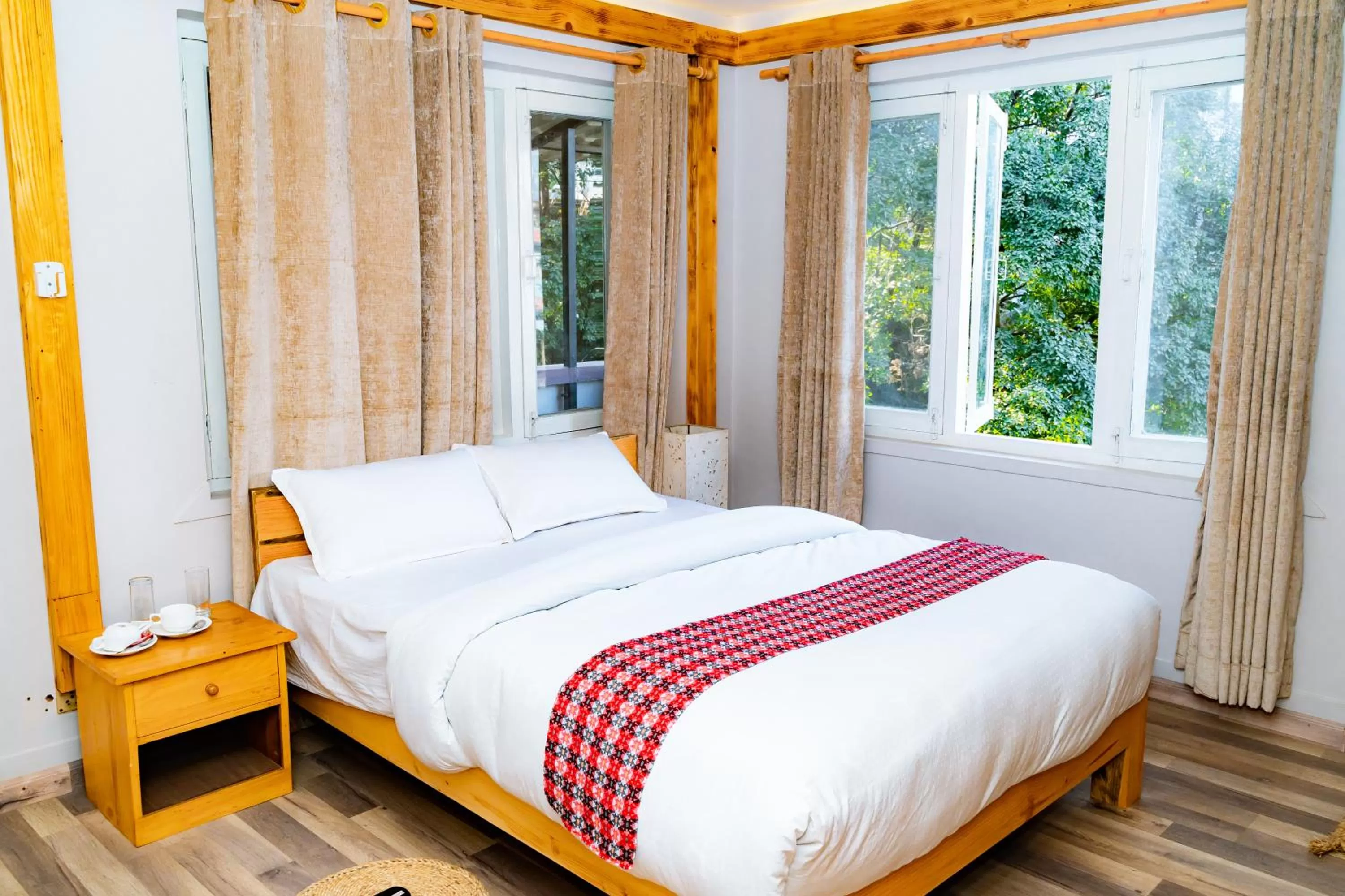 King Room with Balcony in Silu Homes by Hostmandu