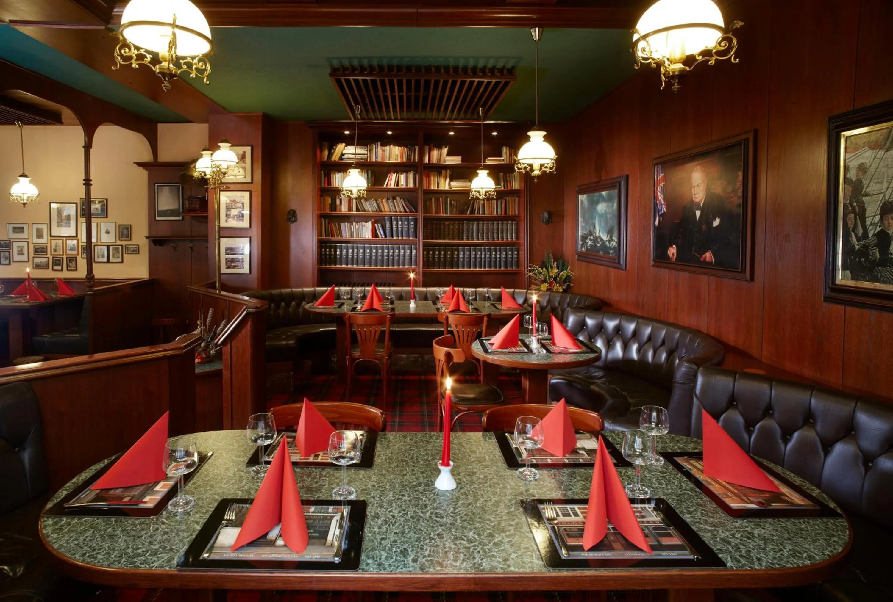 Restaurant/places to eat in Hotel Excelsior