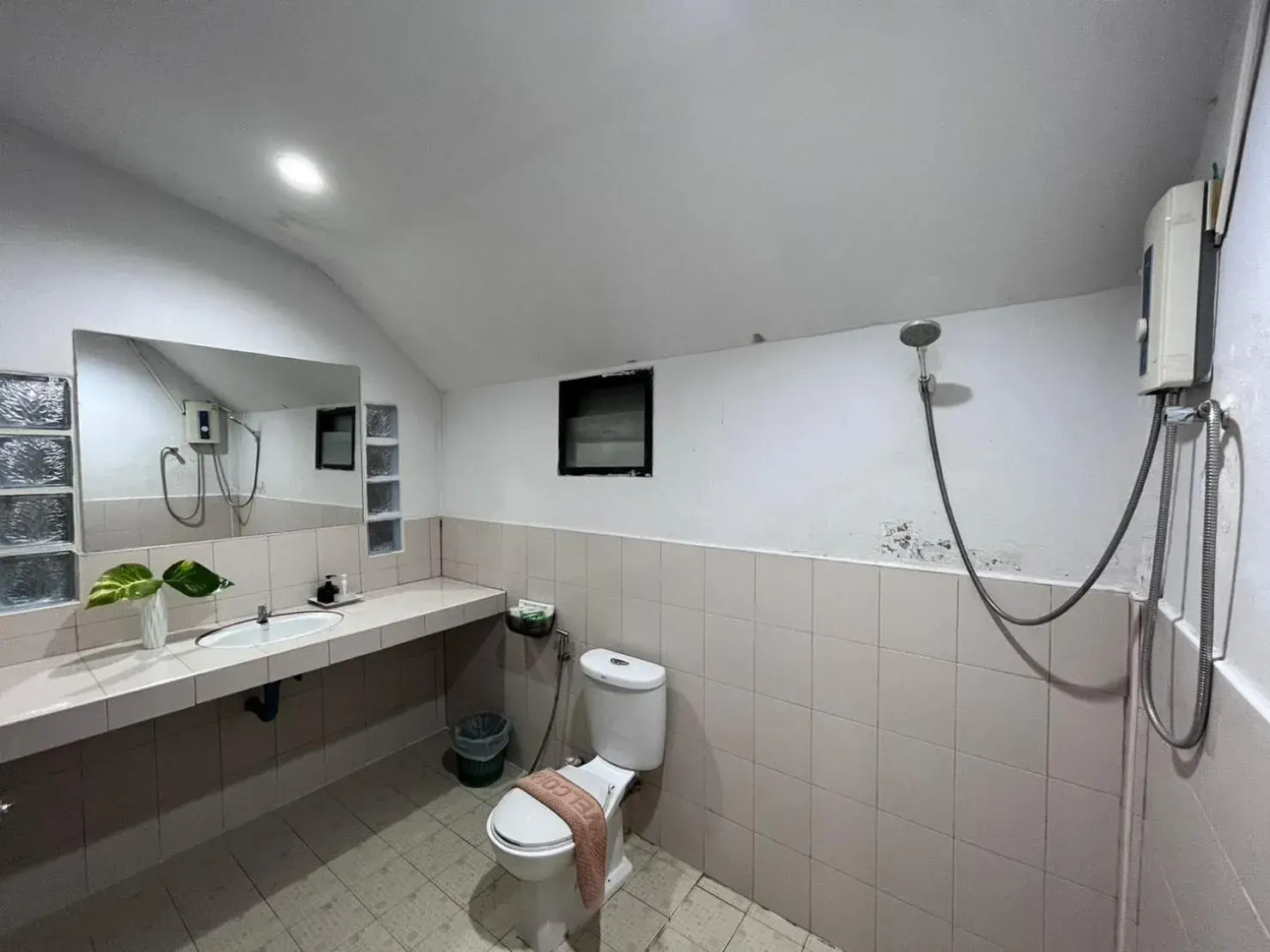 Bathroom in Lanta Nice Beach Resort - SHA Extra Plus