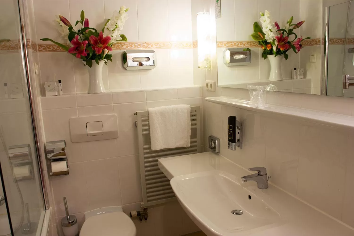 Bathroom in Hotel Bayerischer Hof