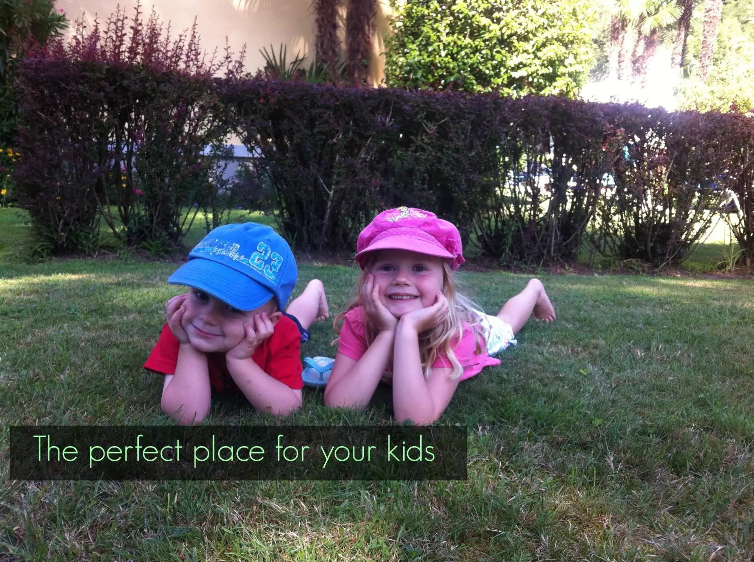 Garden view, Children in Garni Villa Siesta Park