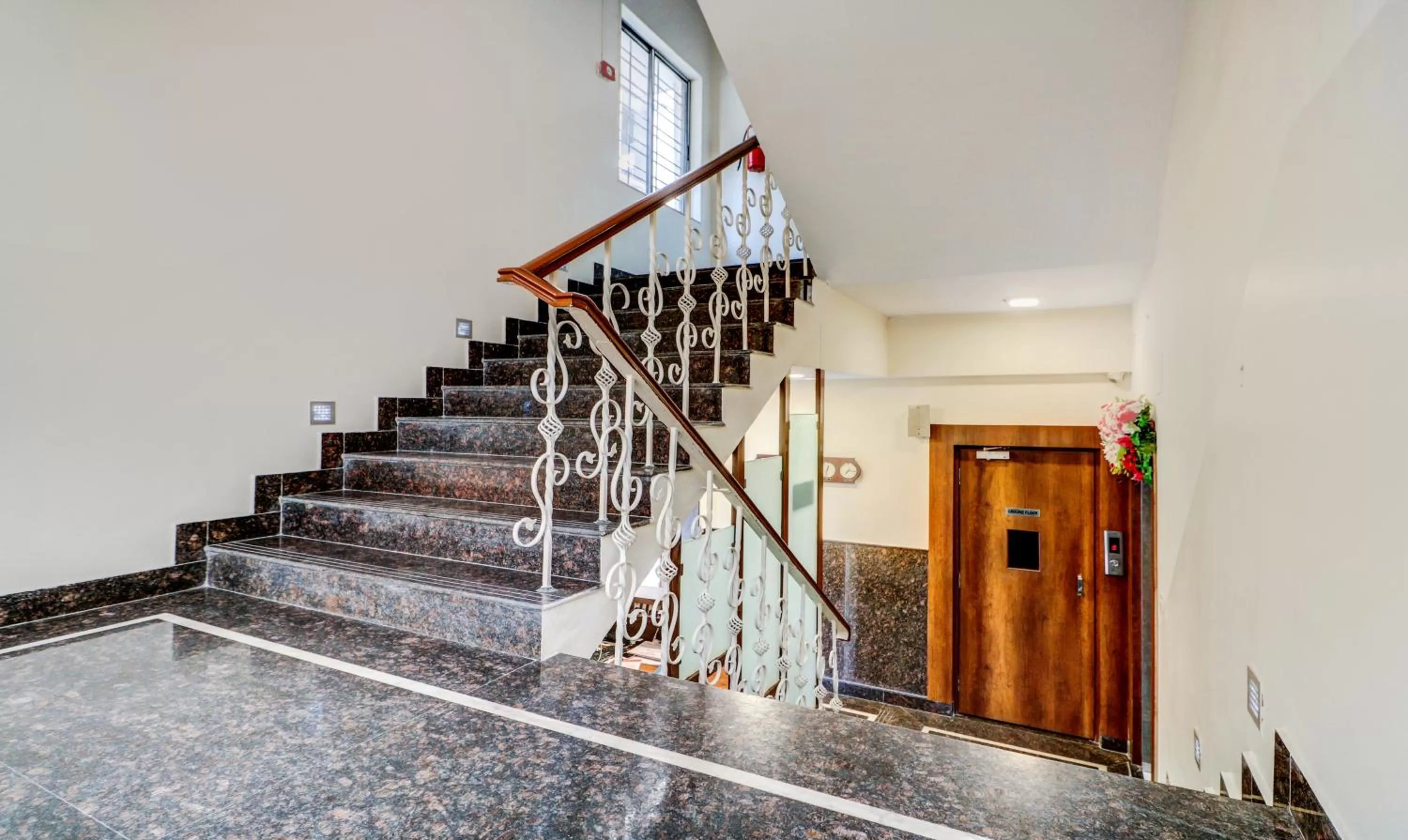 elevator in Treebo Sreema - 2 km From Salt Lake Sector V