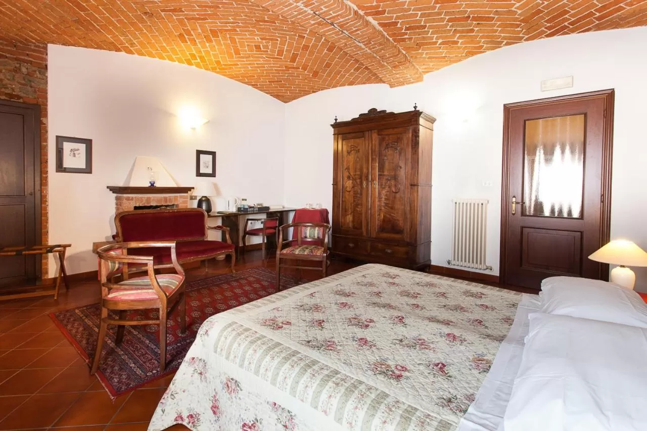 Photo of the whole room, Bed in Residenza Del Lago