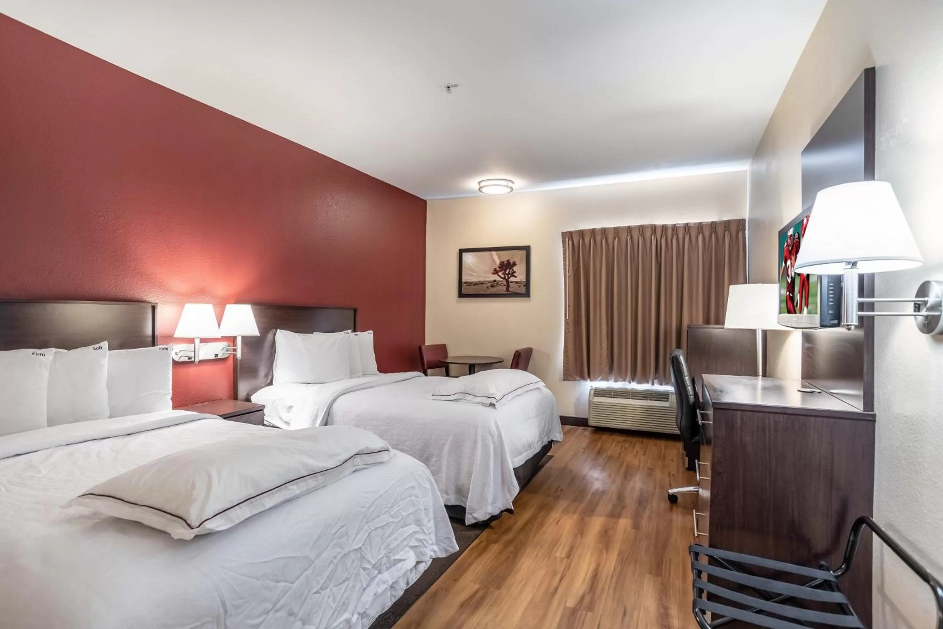 Photo of the whole room, Bed in Red Roof Inn PLUS+ Tempe - Phoenix Airport